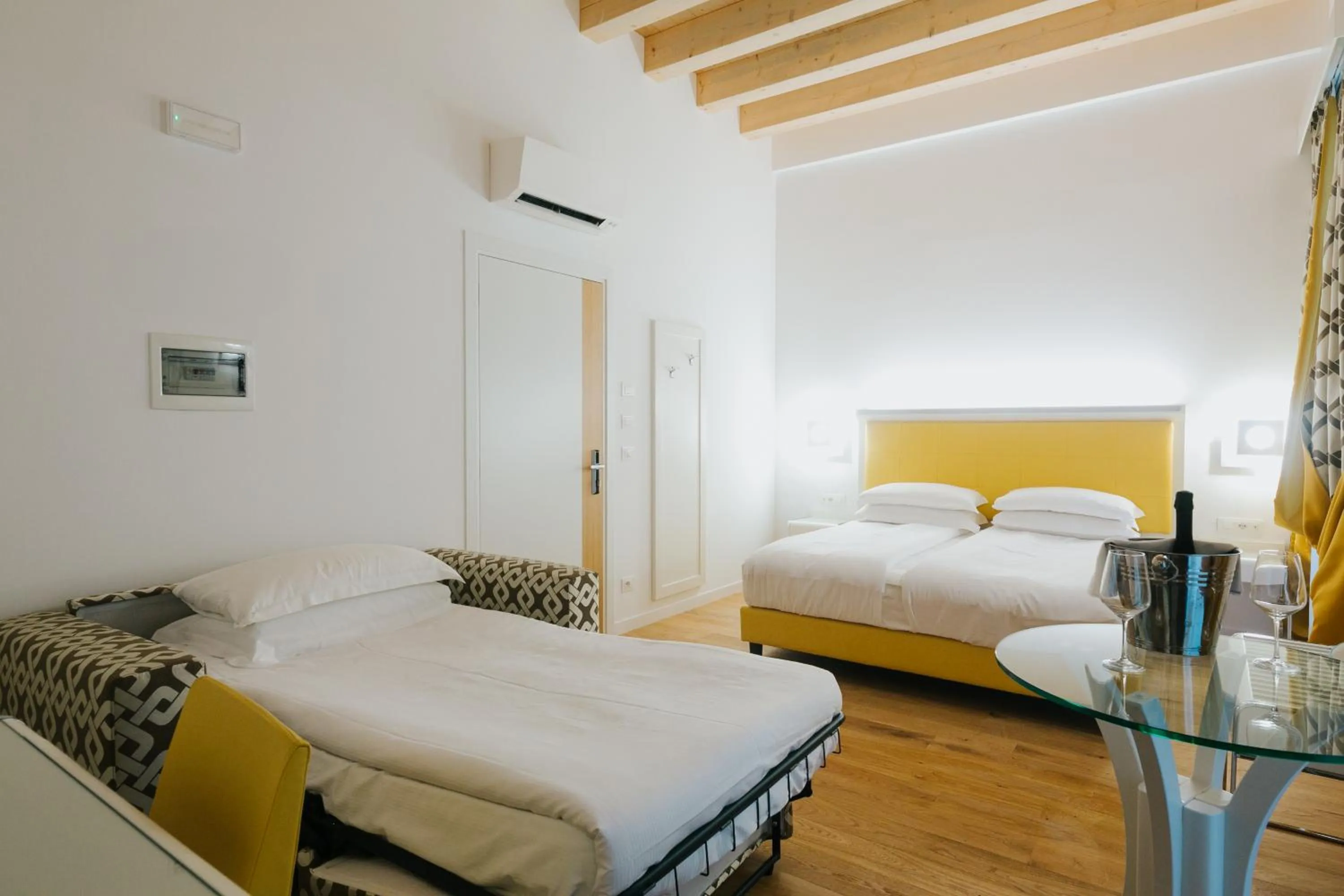 Bedroom, Bed in Hotel Città di Parenzo