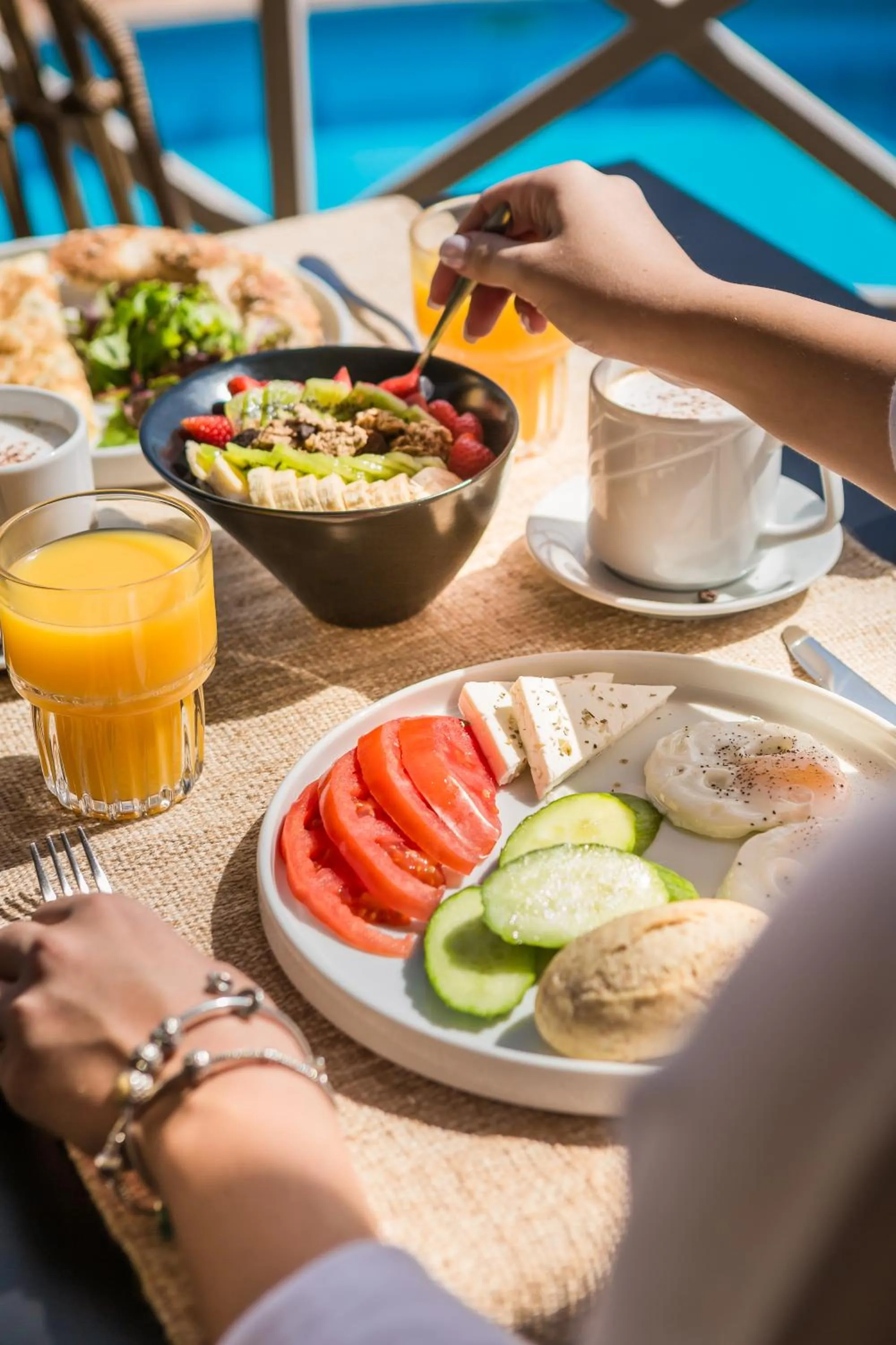 Food and drinks in Makis Hotel