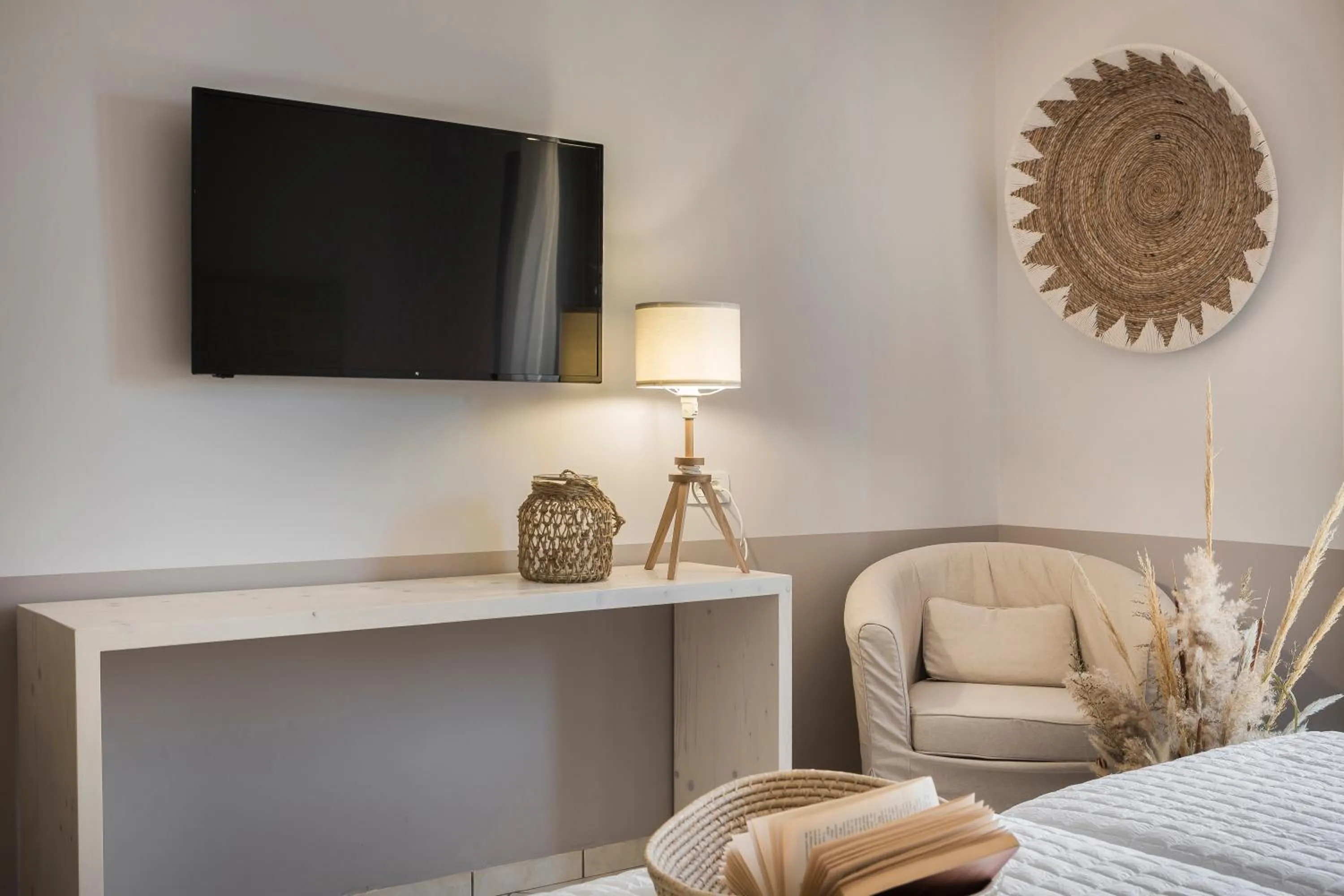 TV and multimedia, Bed in Makis Hotel