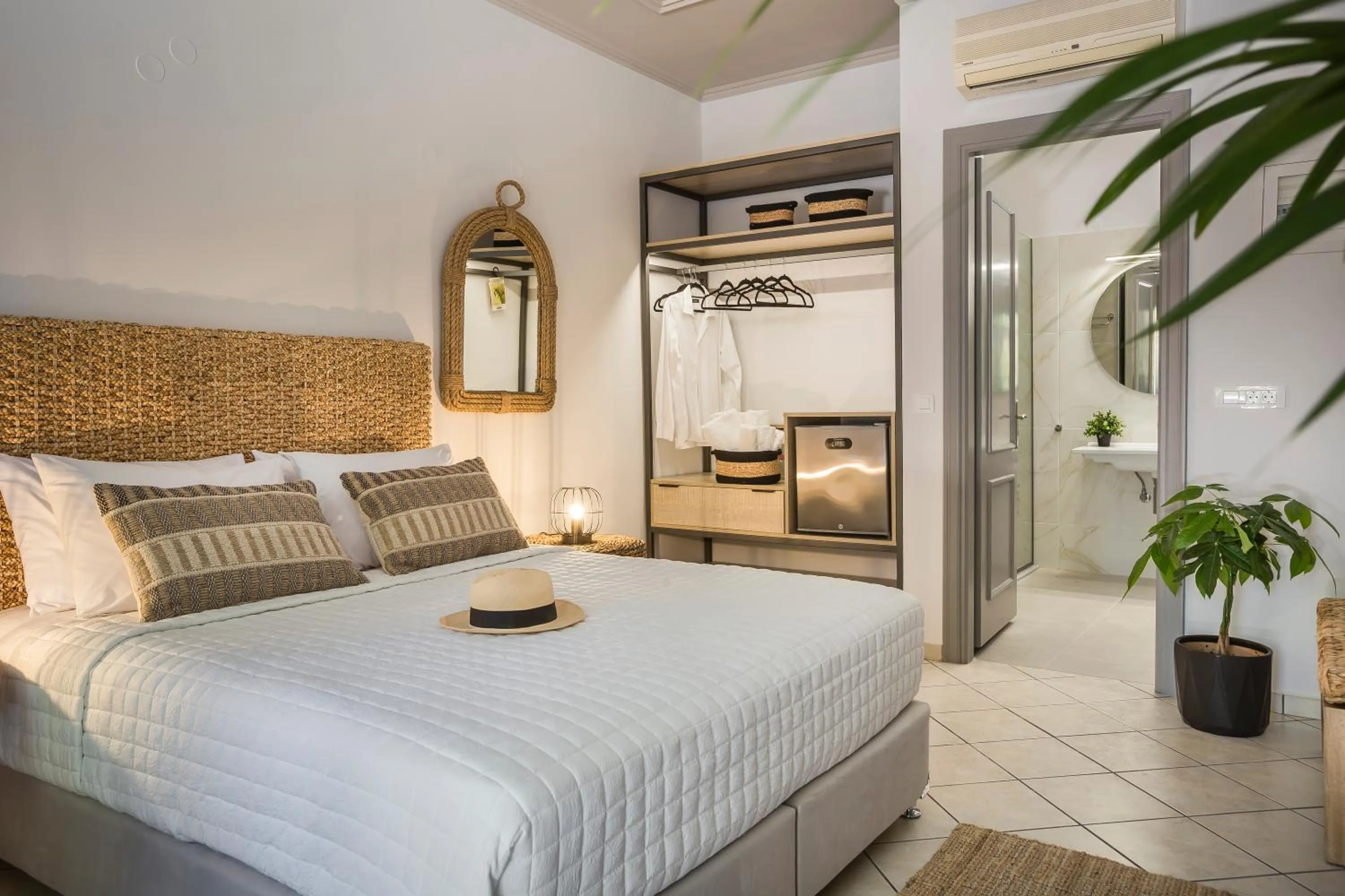 Photo of the whole room, Bed in Makis Hotel