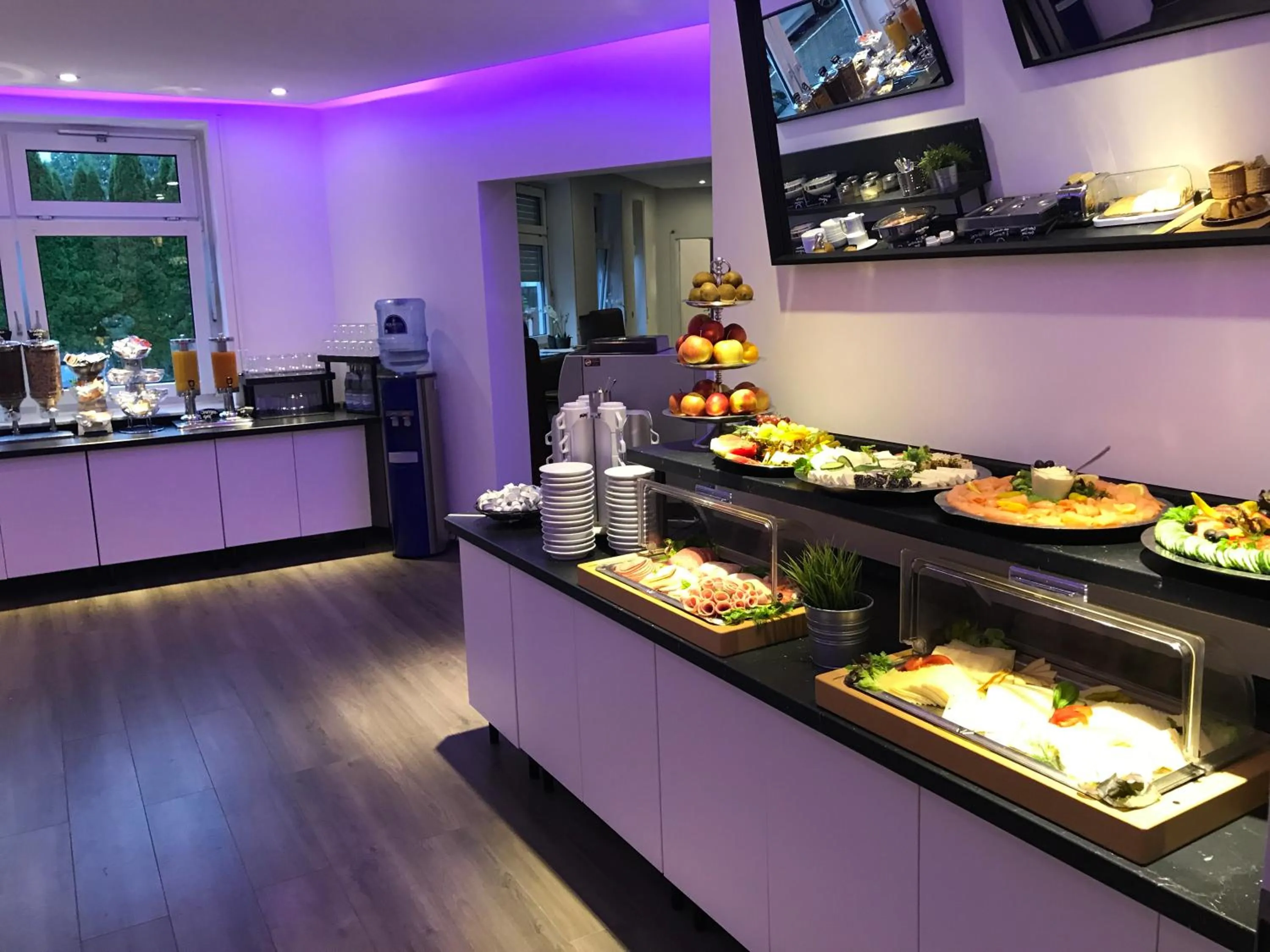 Buffet breakfast in Wincent Hotel GmbH