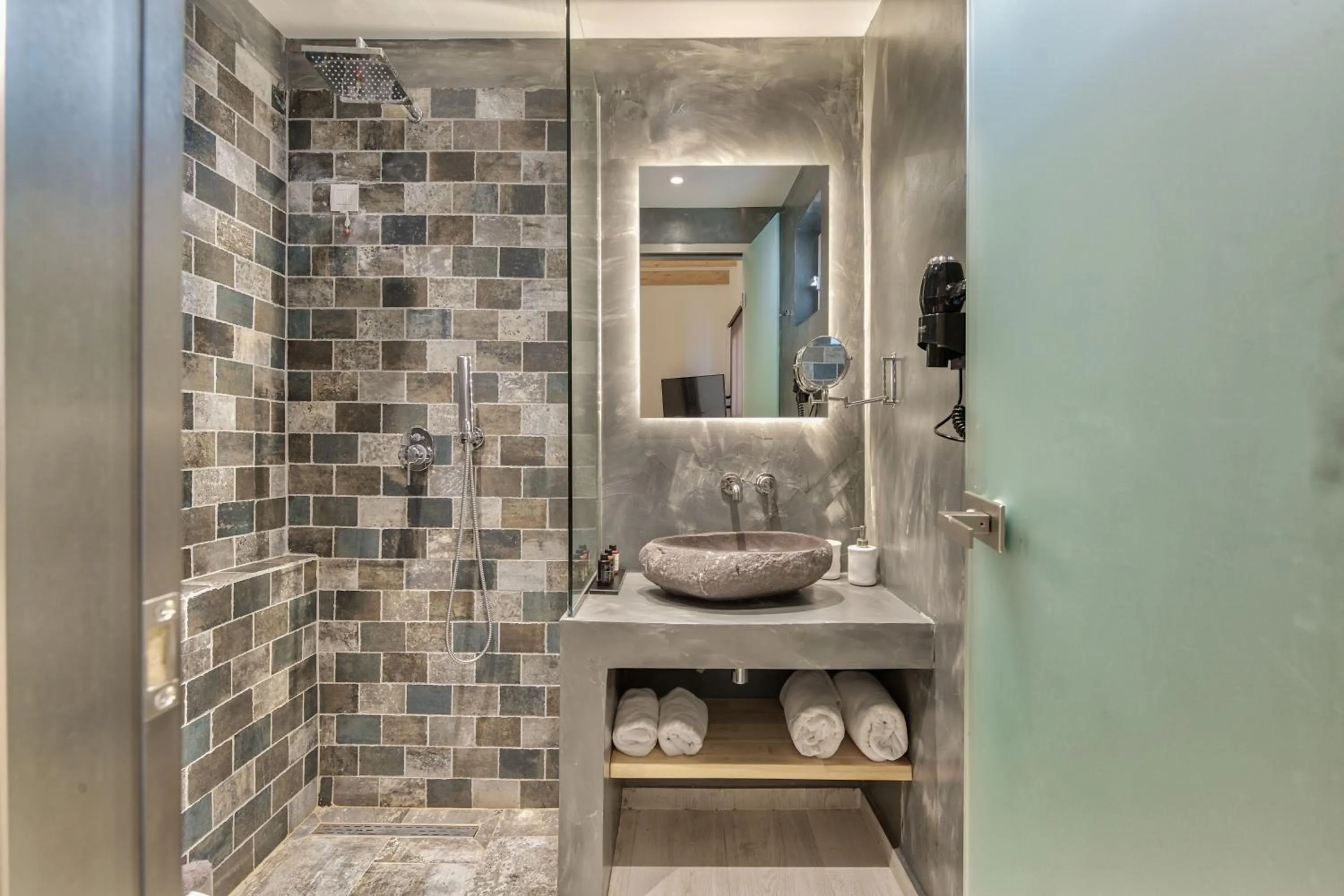 Aliv stone suites & spa