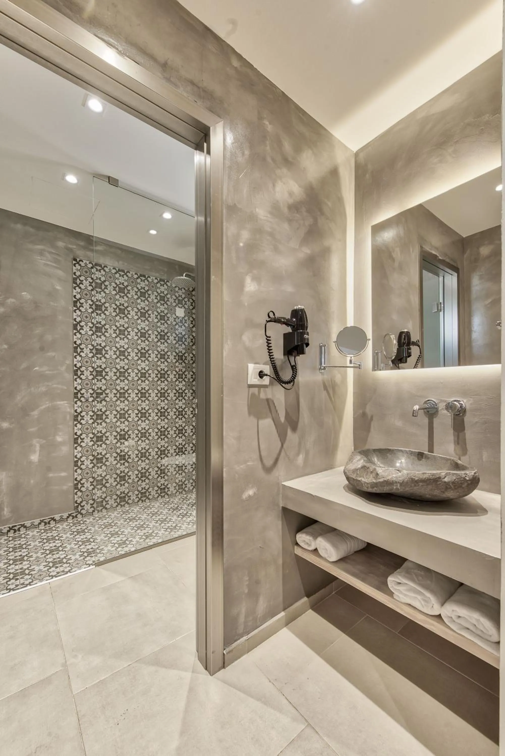 Aliv stone suites & spa