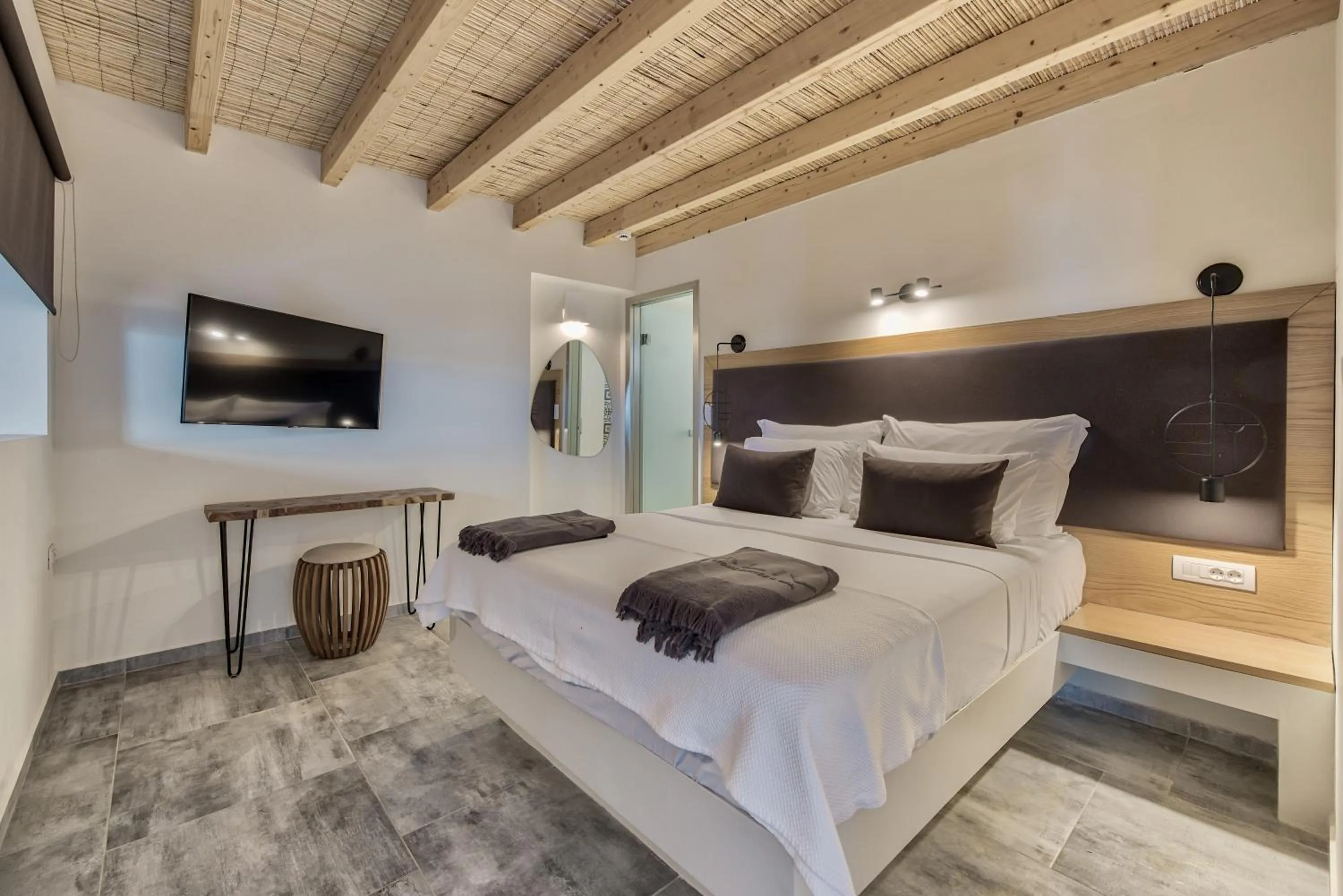 Bed in Aliv stone suites & spa