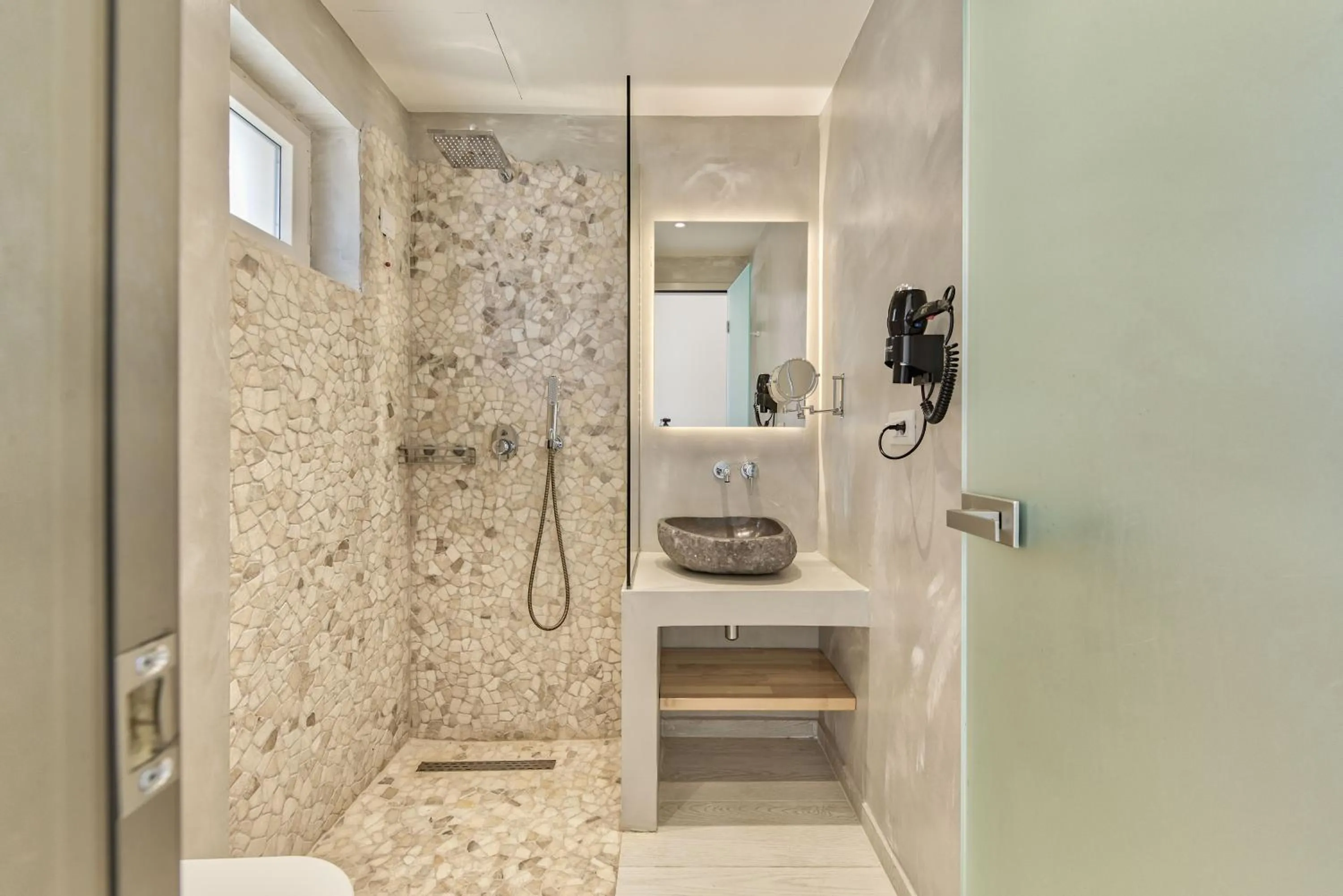 Aliv stone suites & spa