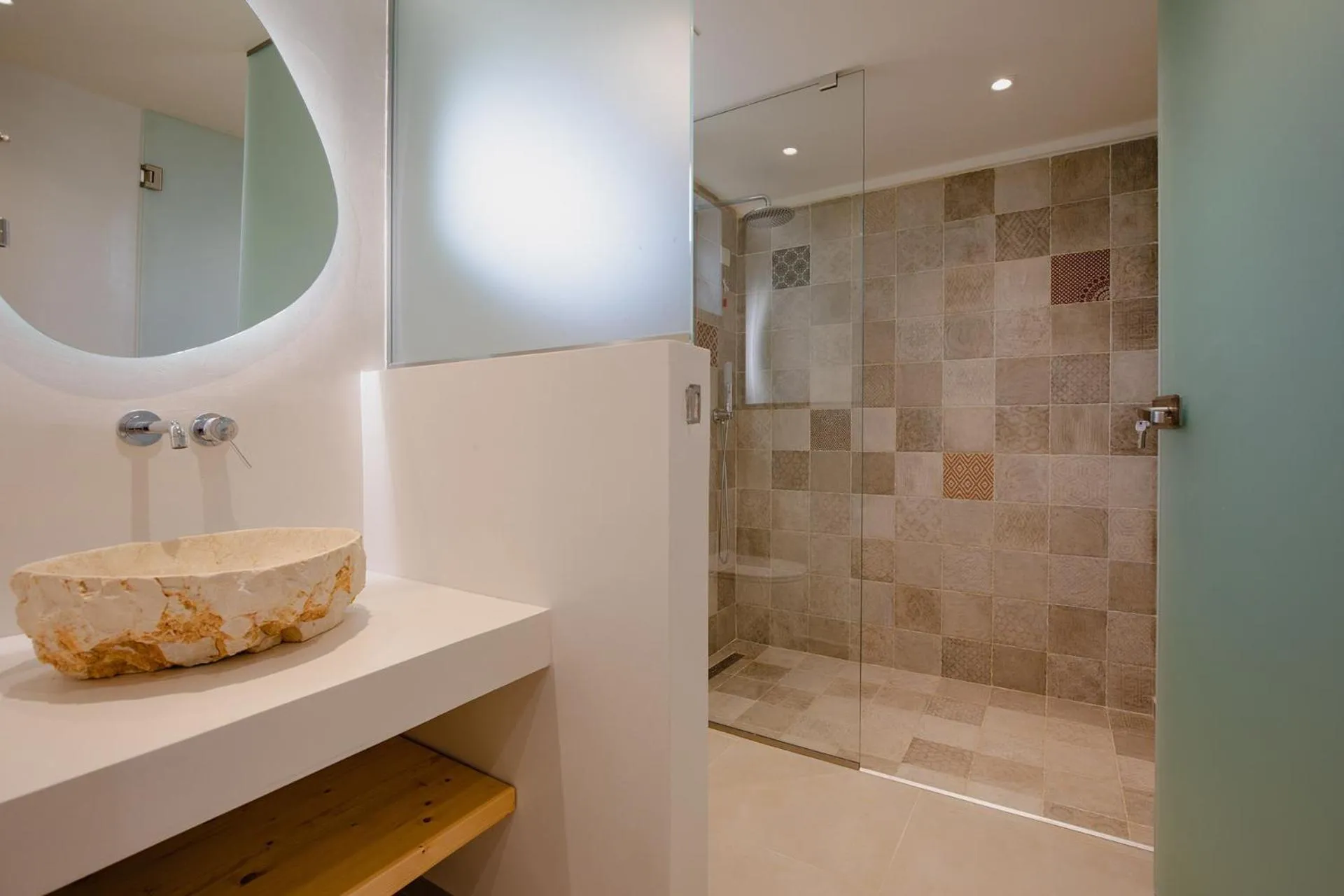 Aliv stone suites & spa