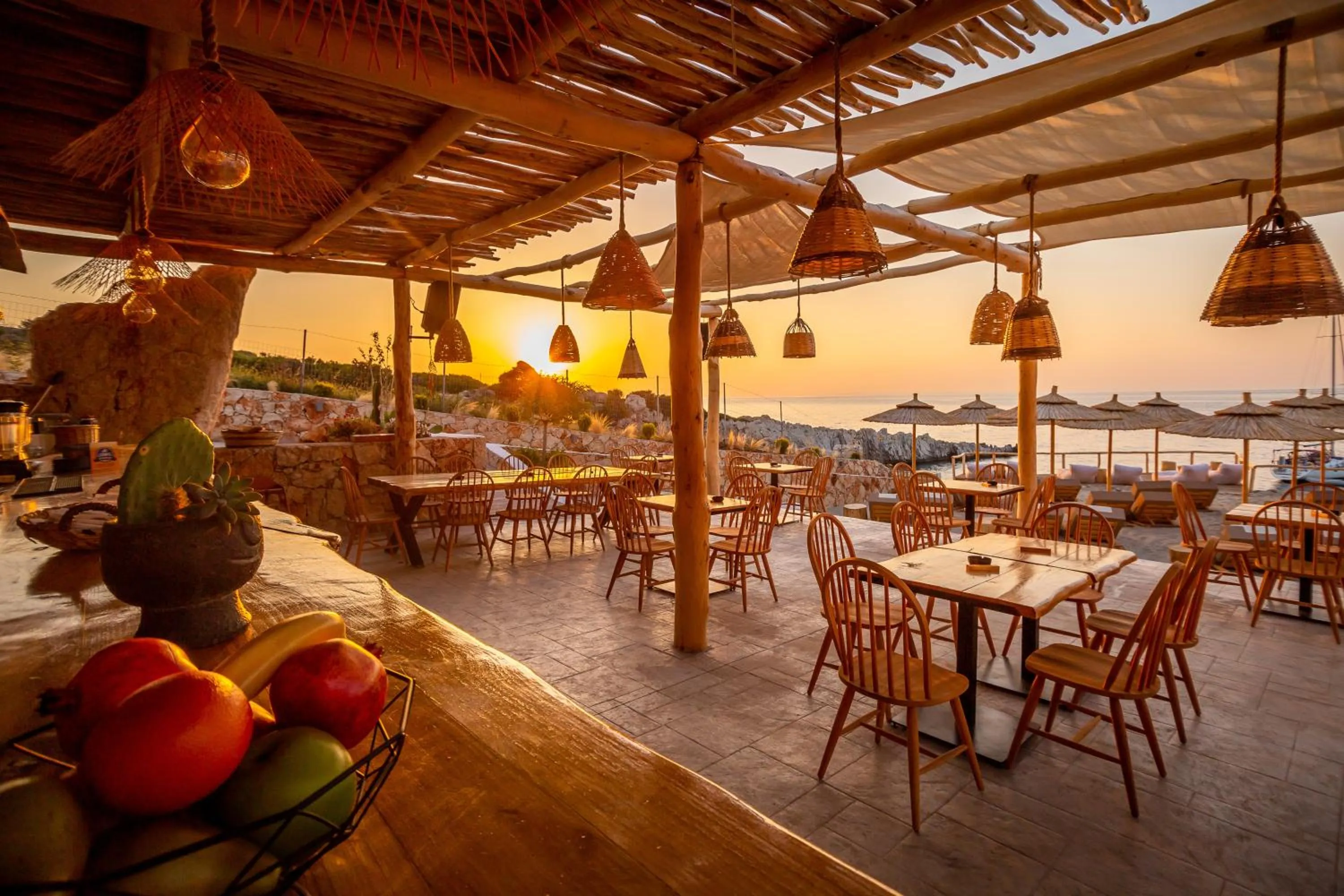 Restaurant/places to eat in Aliv stone suites & spa