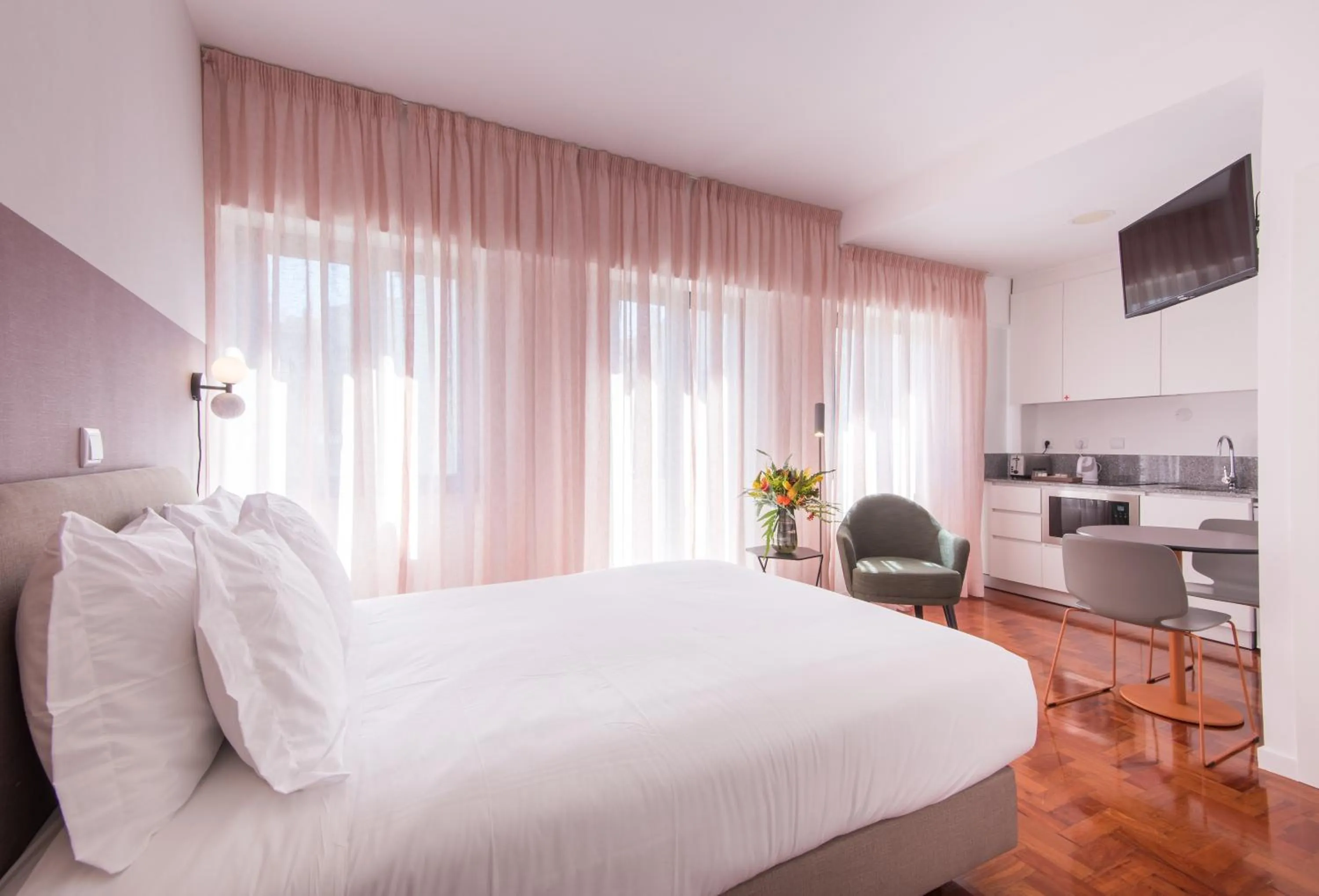 Bedroom, Bed in Lisbon Serviced Apartments - Campos