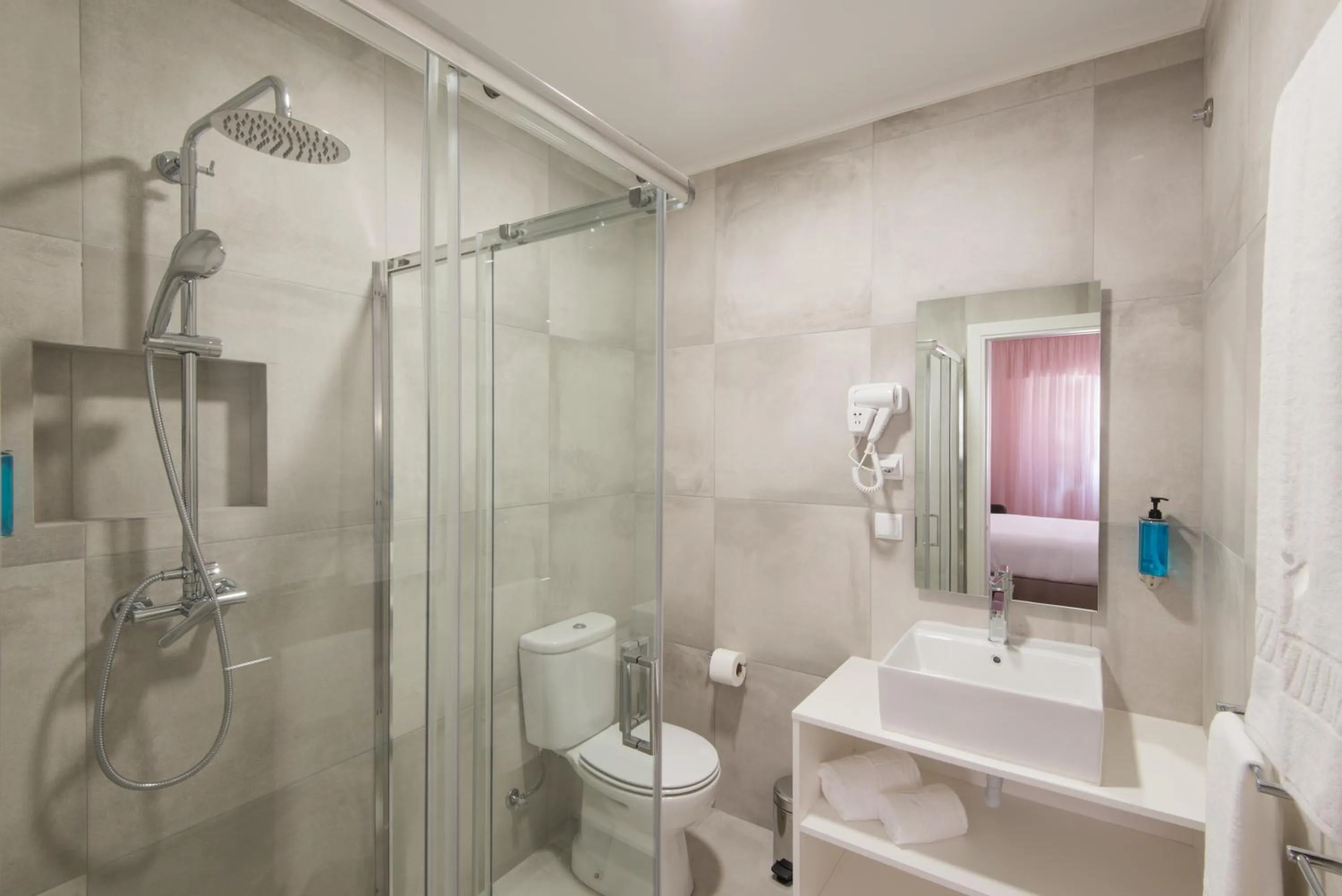 Bathroom in Lisbon Serviced Apartments - Campos