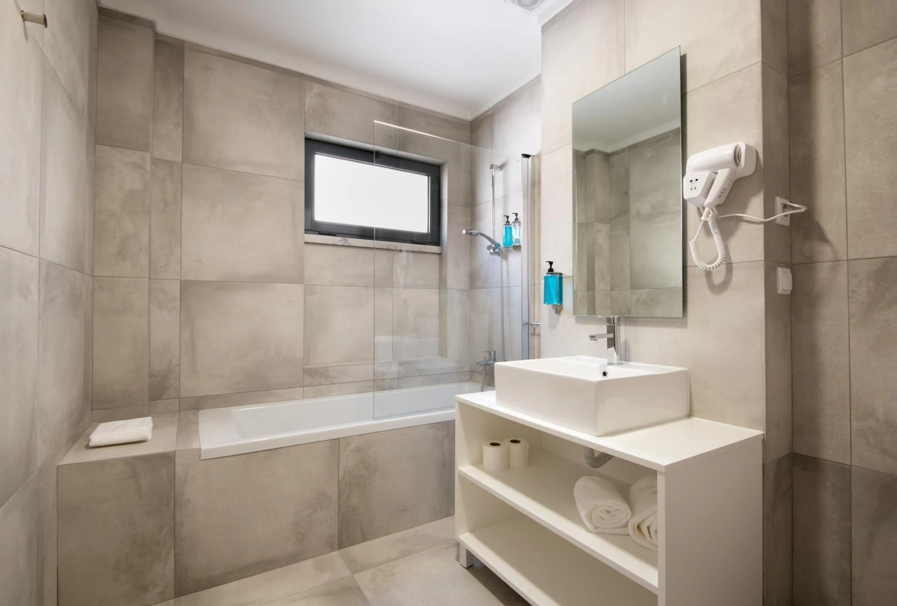Shower in LSA Campos by Numa