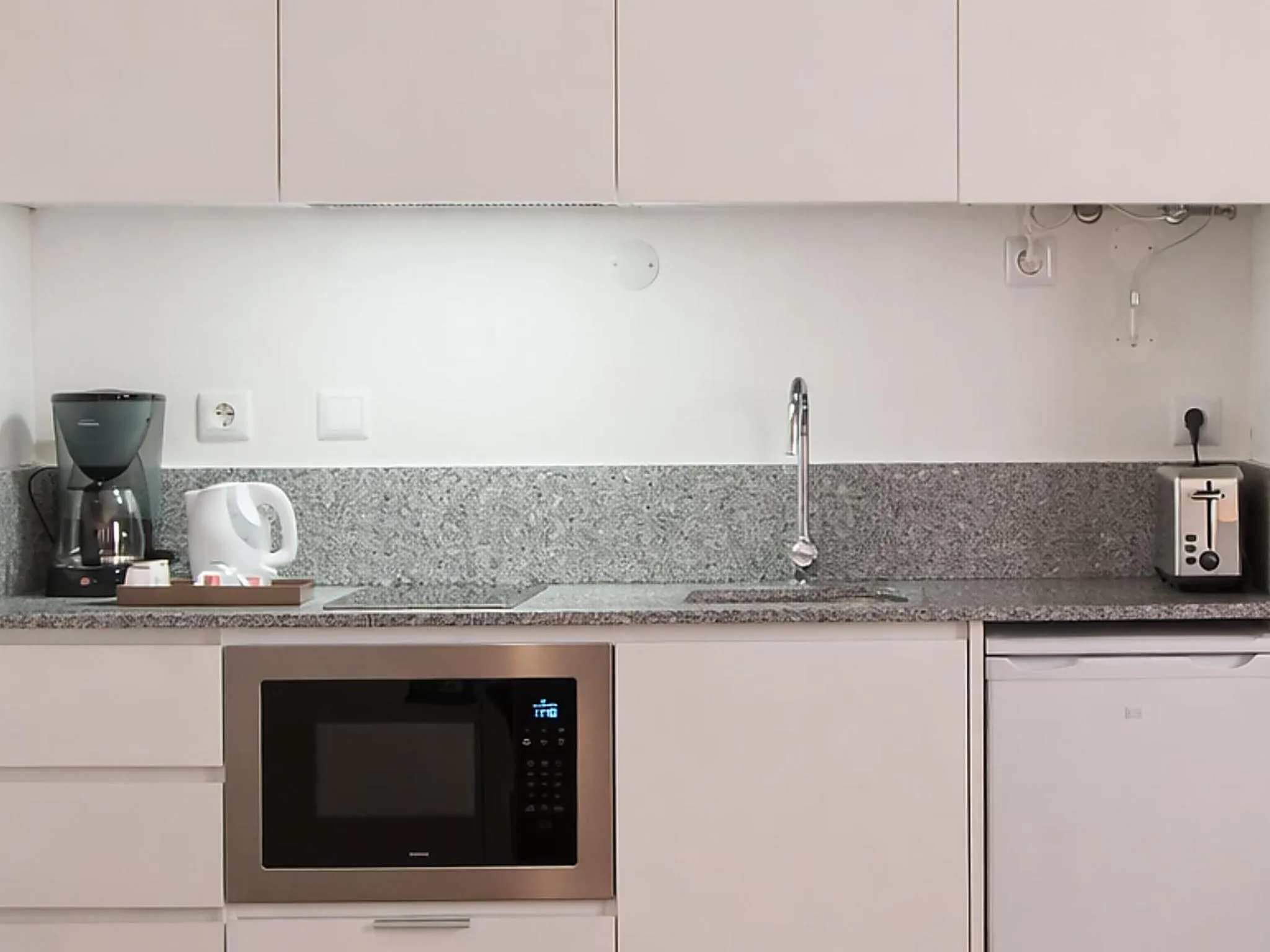 Coffee/tea facilities in LSA Campos by Numa