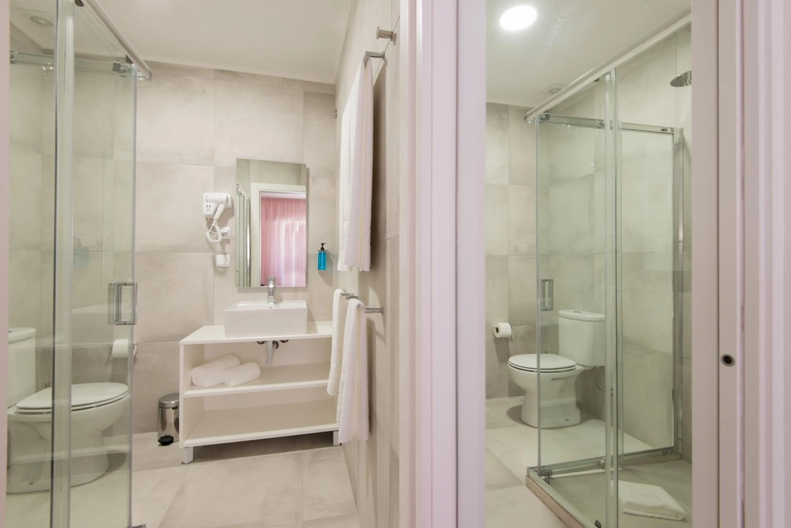 Bathroom in Lisbon Serviced Apartments - Campos