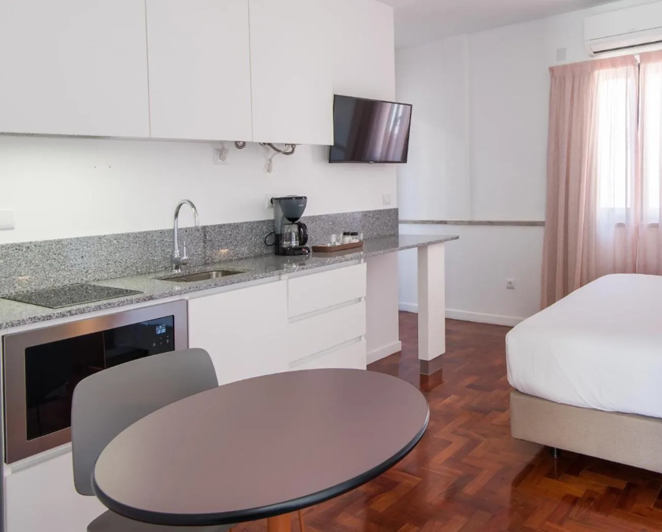 Bed in LSA Campos by Numa