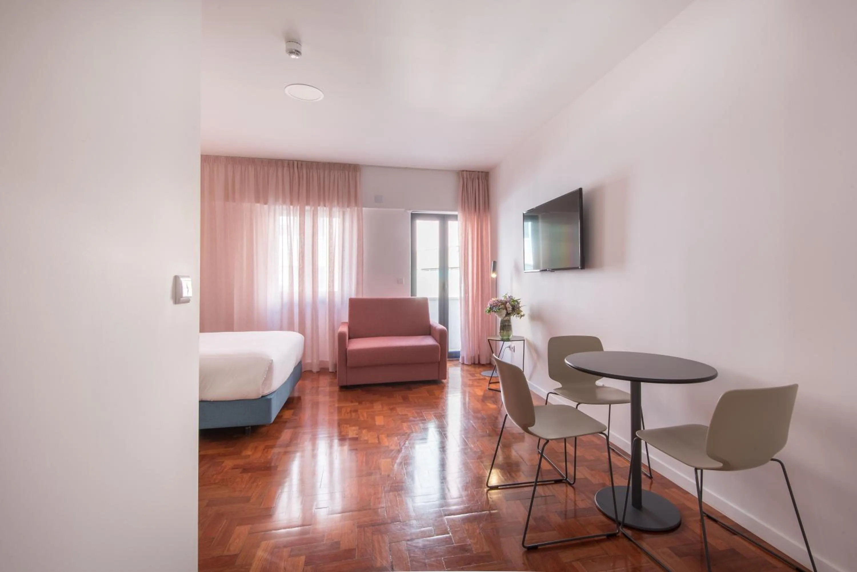 Bedroom, Bed in Lisbon Serviced Apartments - Campos