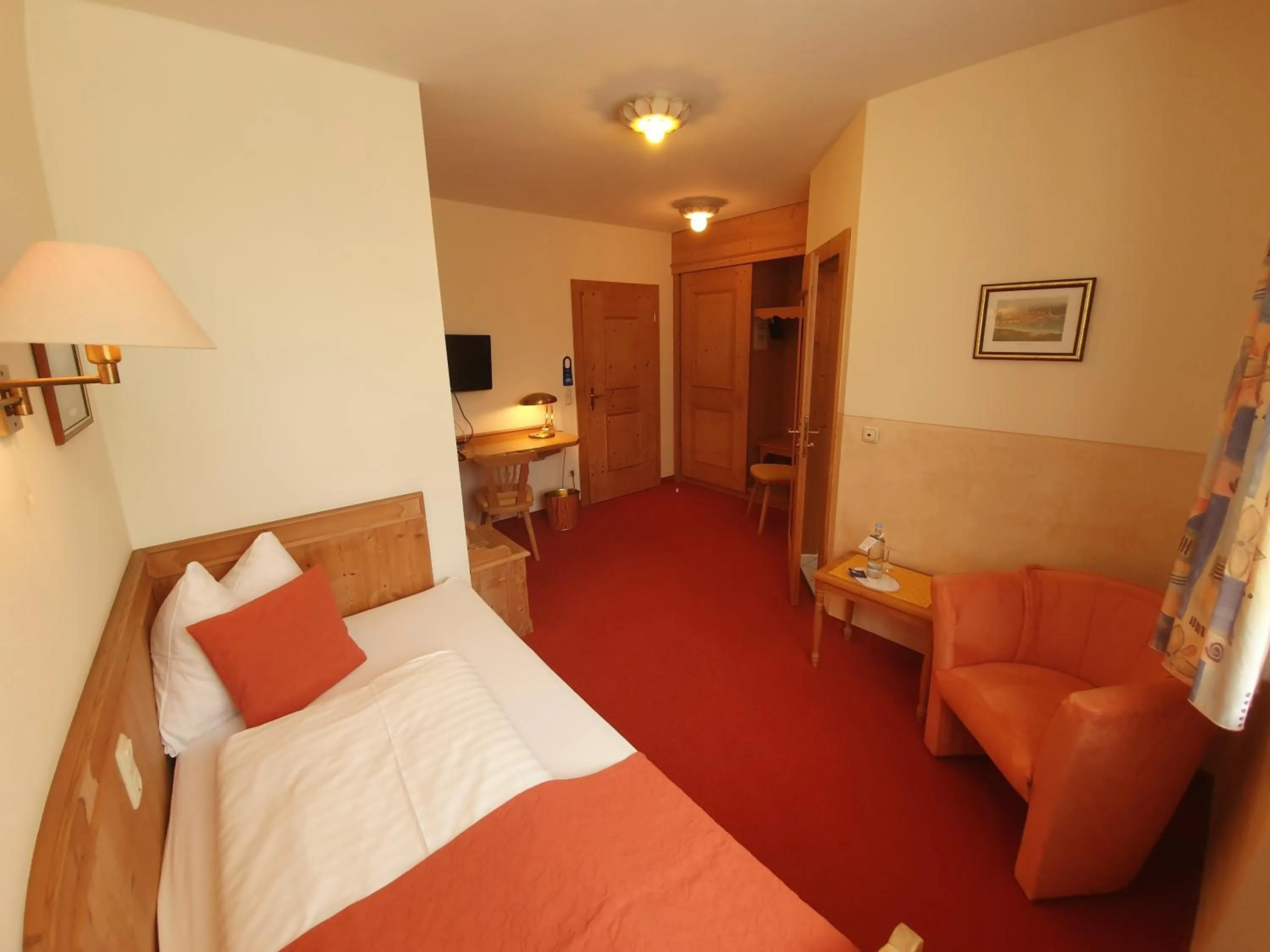 Photo of the whole room, Bed in Hotel Hoyacker Hof