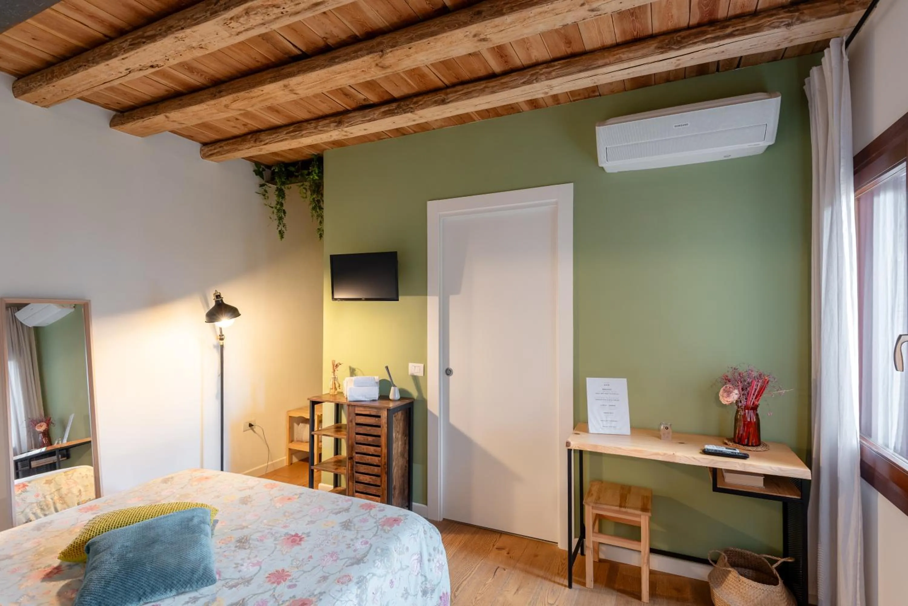 air conditioner, Bed in BACARìA BED&BREAKFAST