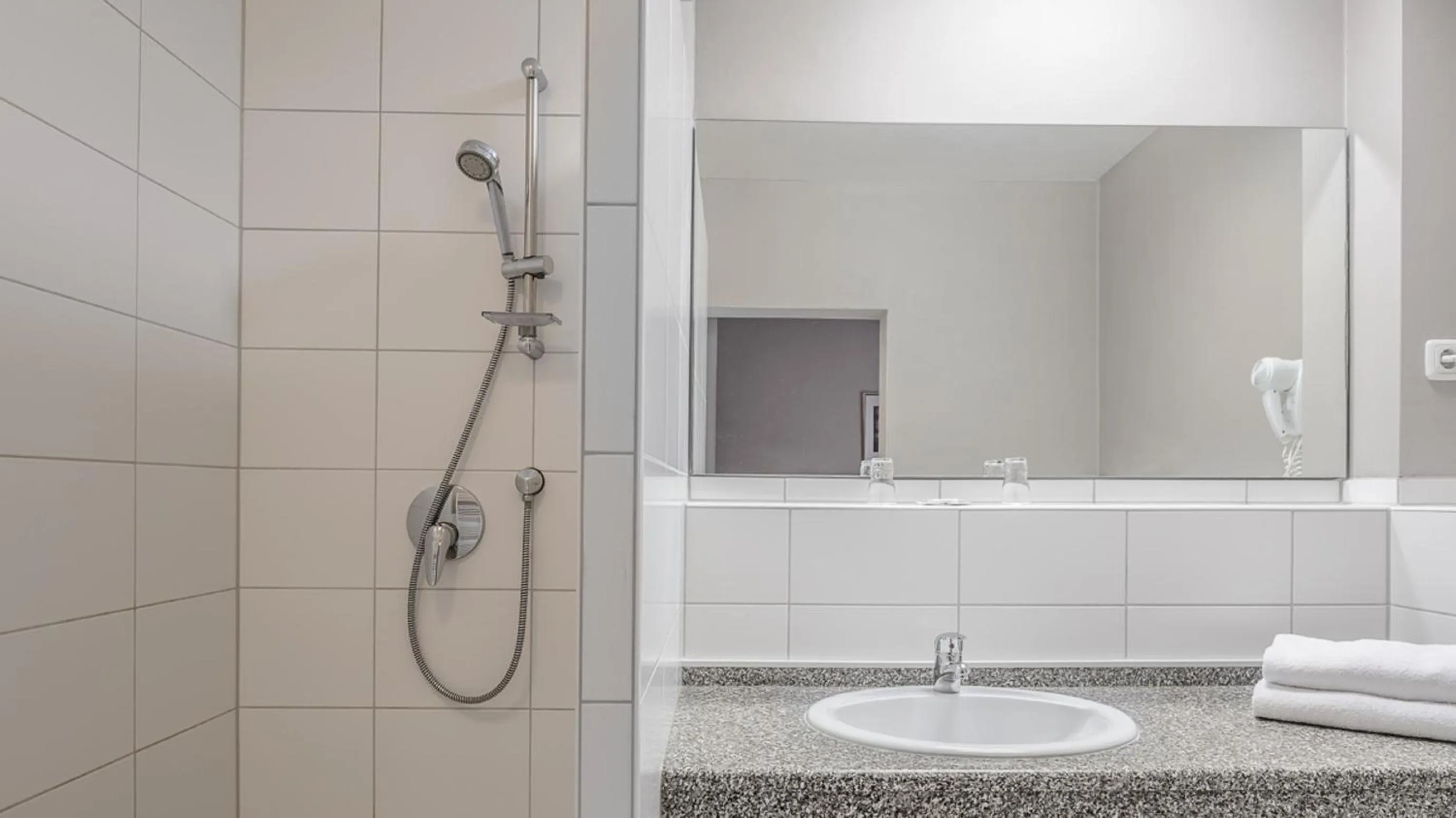 Shower in Hotel Göller