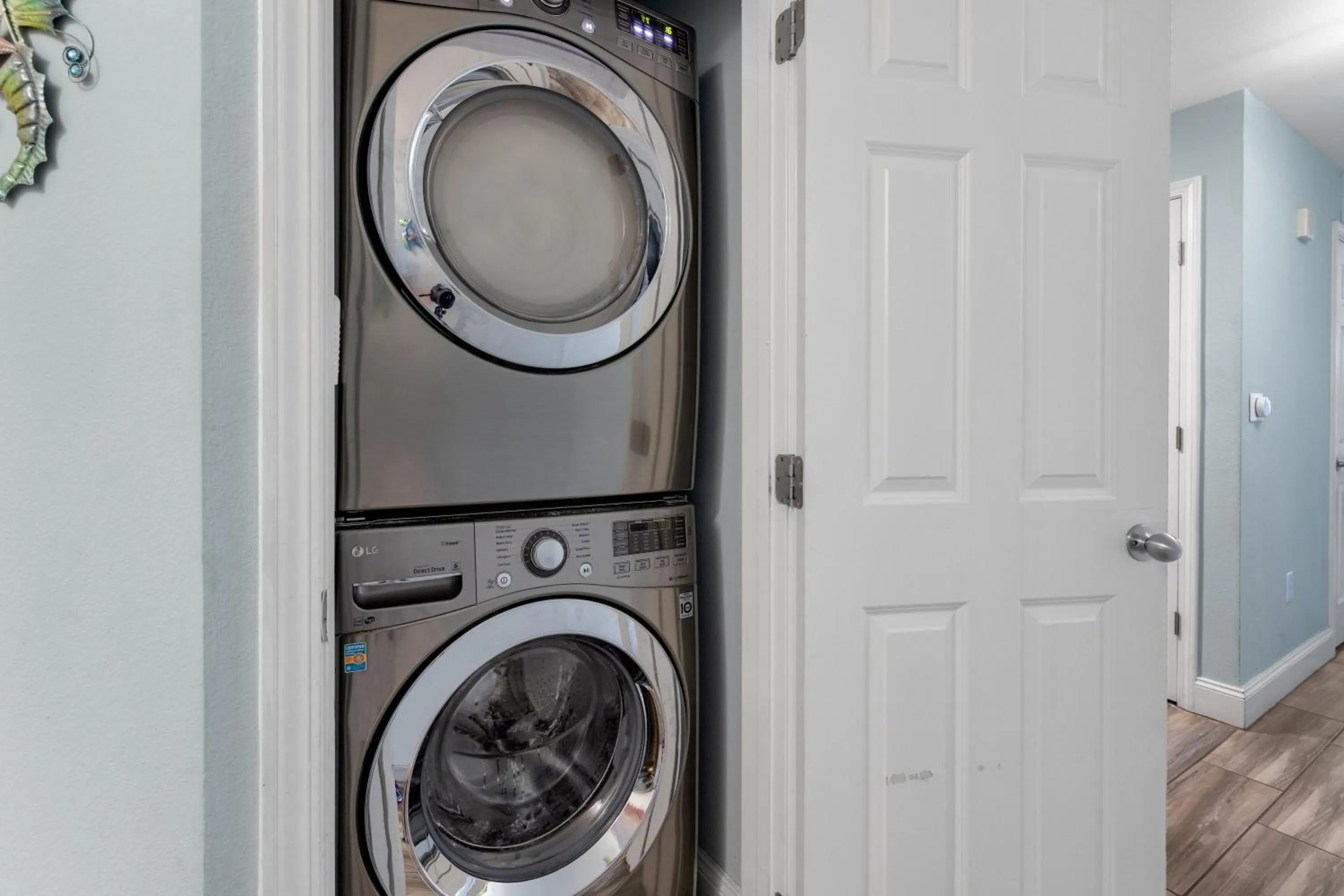 Laketown Wharf 335! 1 BD, 2 Bathroom with Amazing Amenities