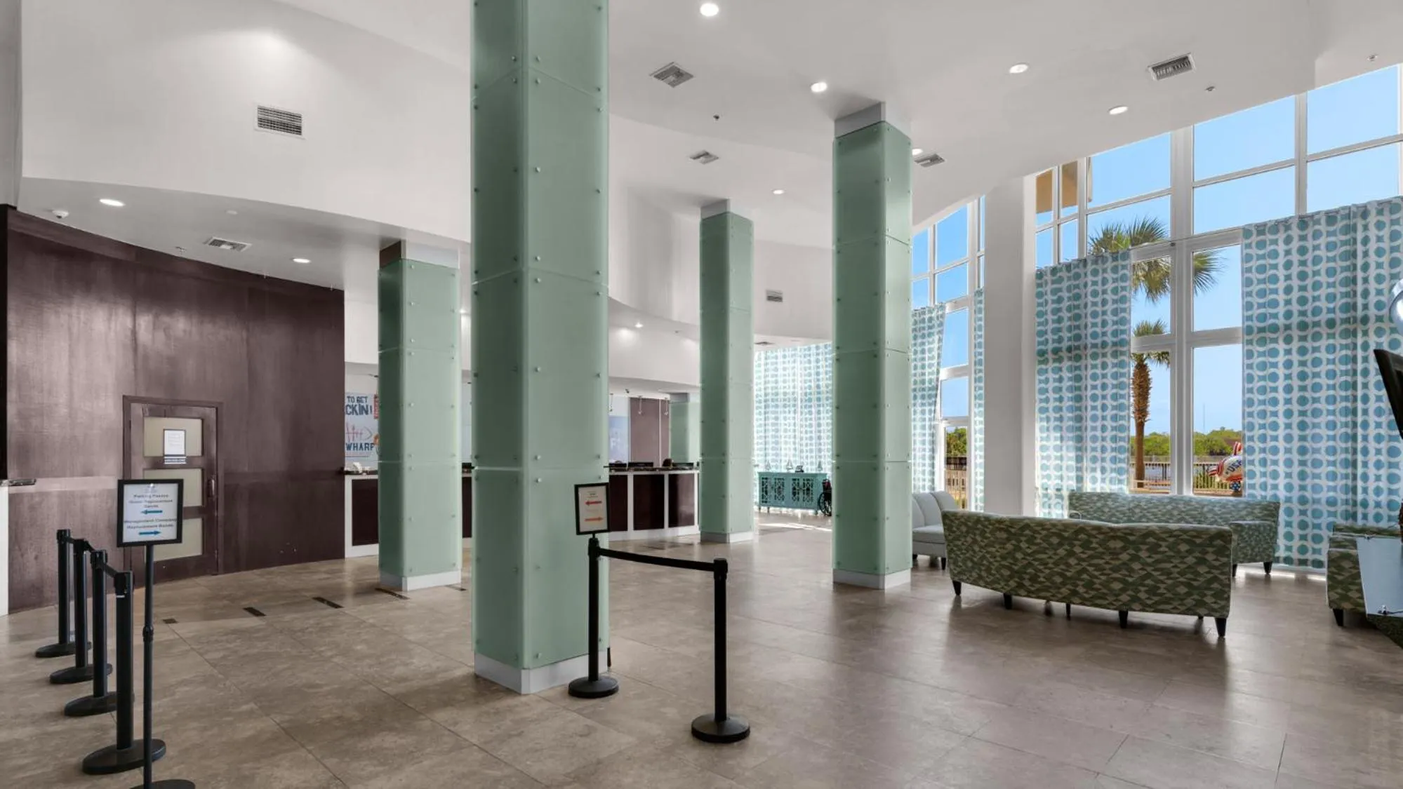 Laketown Wharf 335! 1 BD, 2 Bathroom with Amazing Amenities