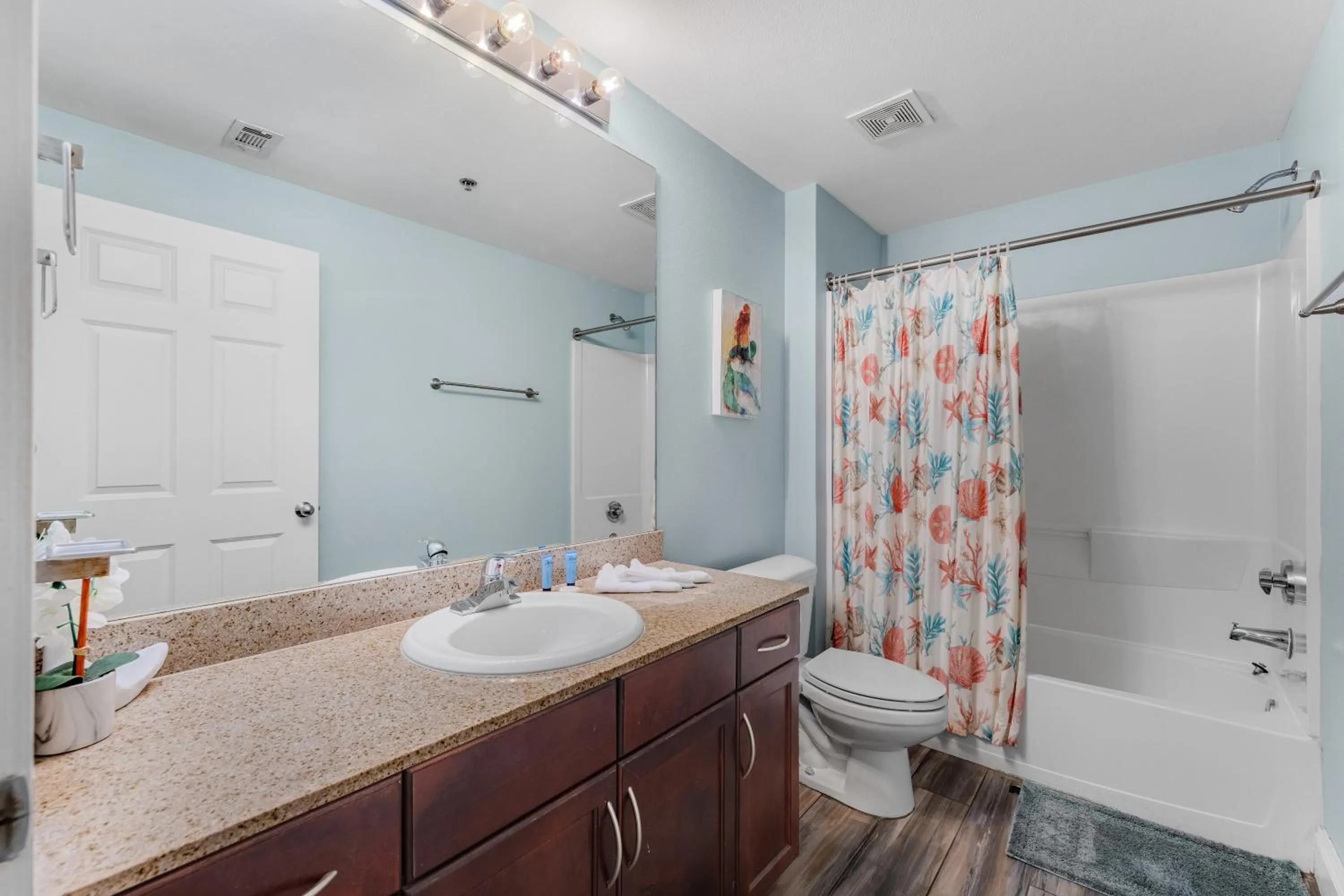 Laketown Wharf 335! 1 BD, 2 Bathroom with Amazing Amenities