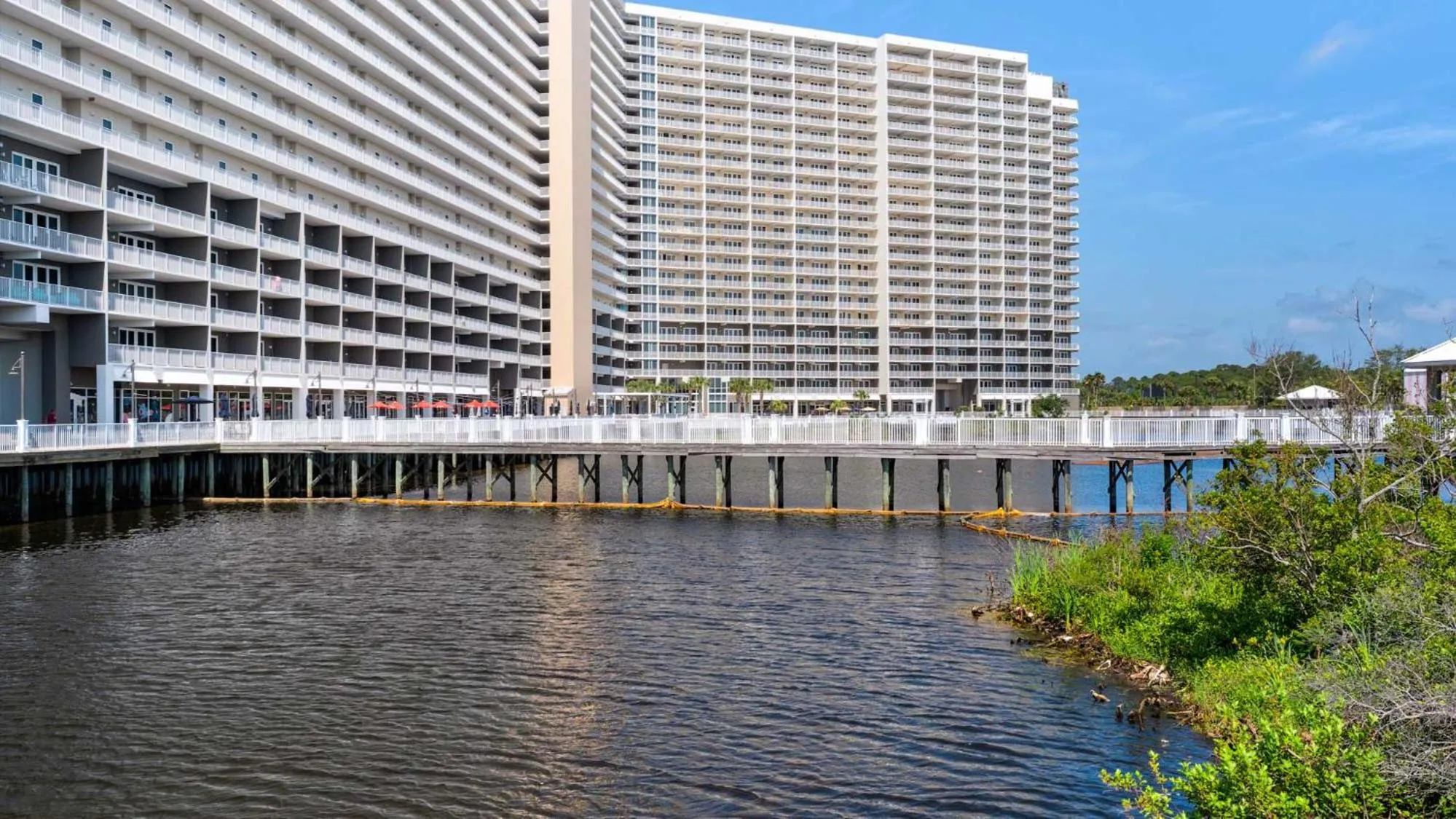 Laketown Wharf 335! 1 BD, 2 Bathroom with Amazing Amenities