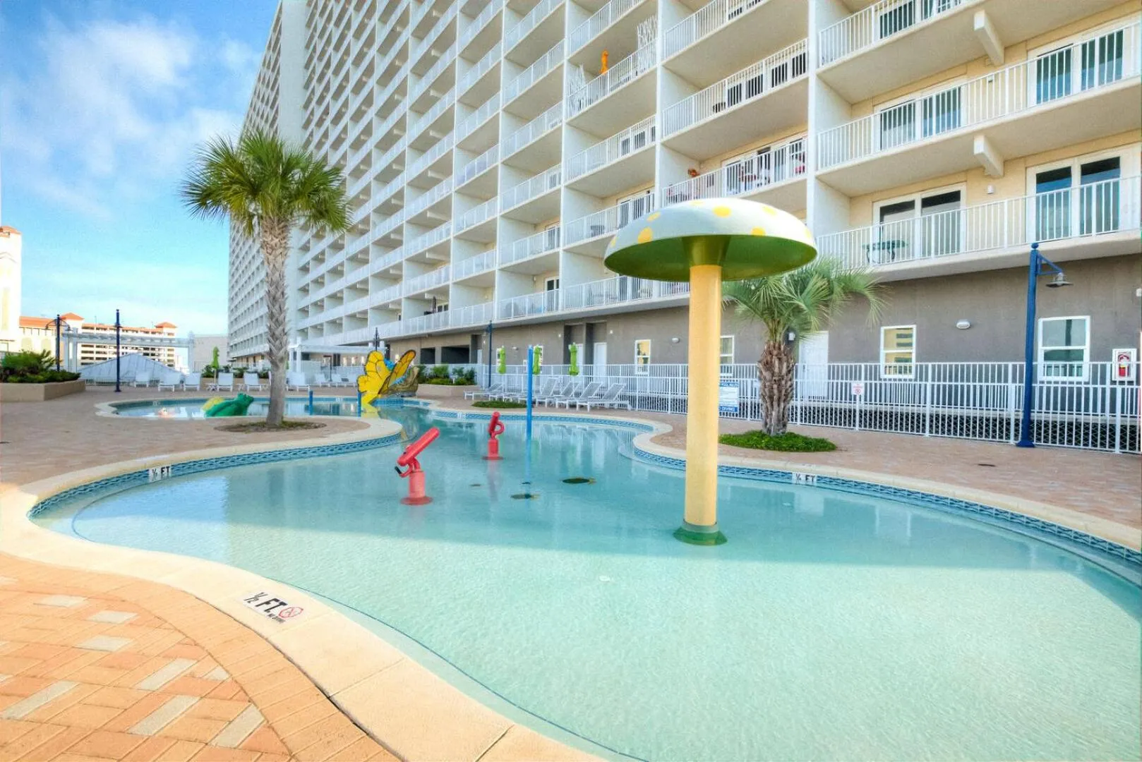 Laketown Wharf 335! 1 BD, 2 Bathroom with Amazing Amenities