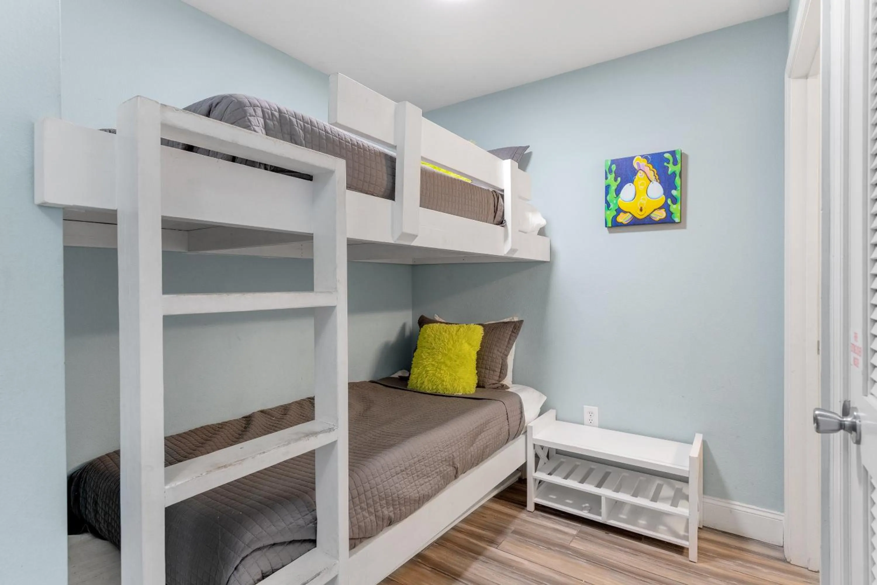 Bed in Laketown Wharf 335! 1 BD, 2 Bathroom with Amazing Amenities