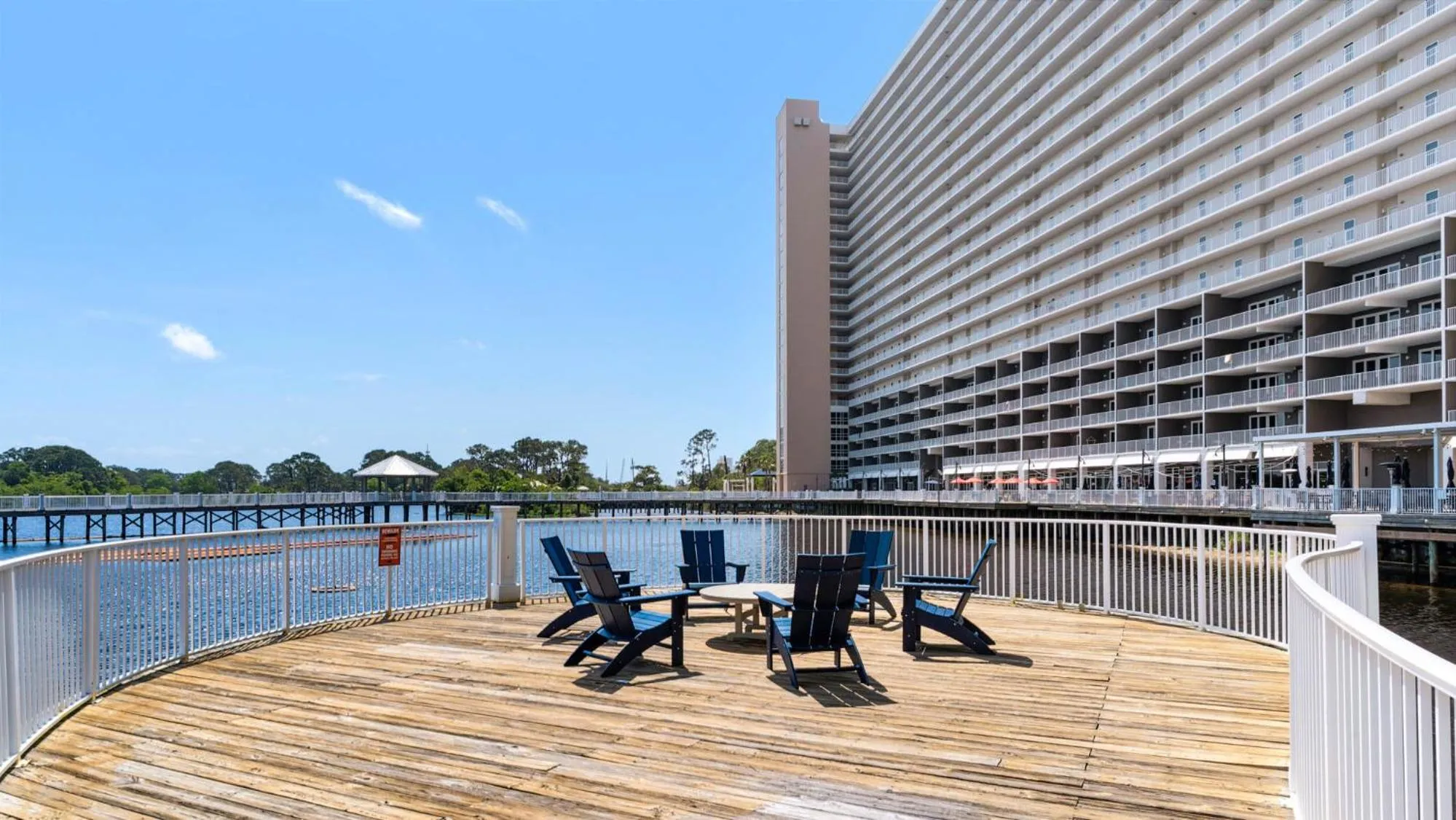 Laketown Wharf 335! 1 BD, 2 Bathroom with Amazing Amenities