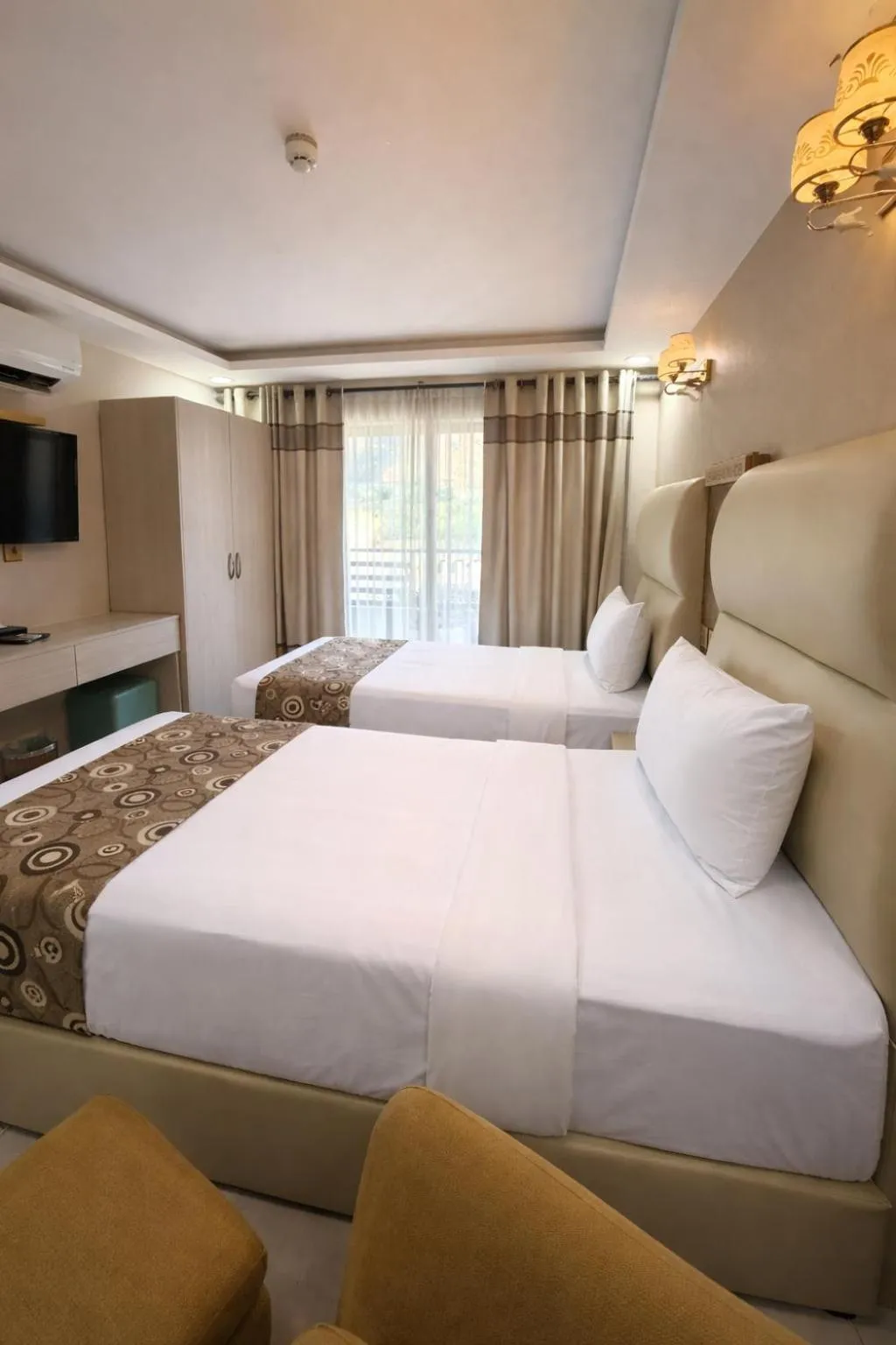 Bed in Jordan Seasons Hotel