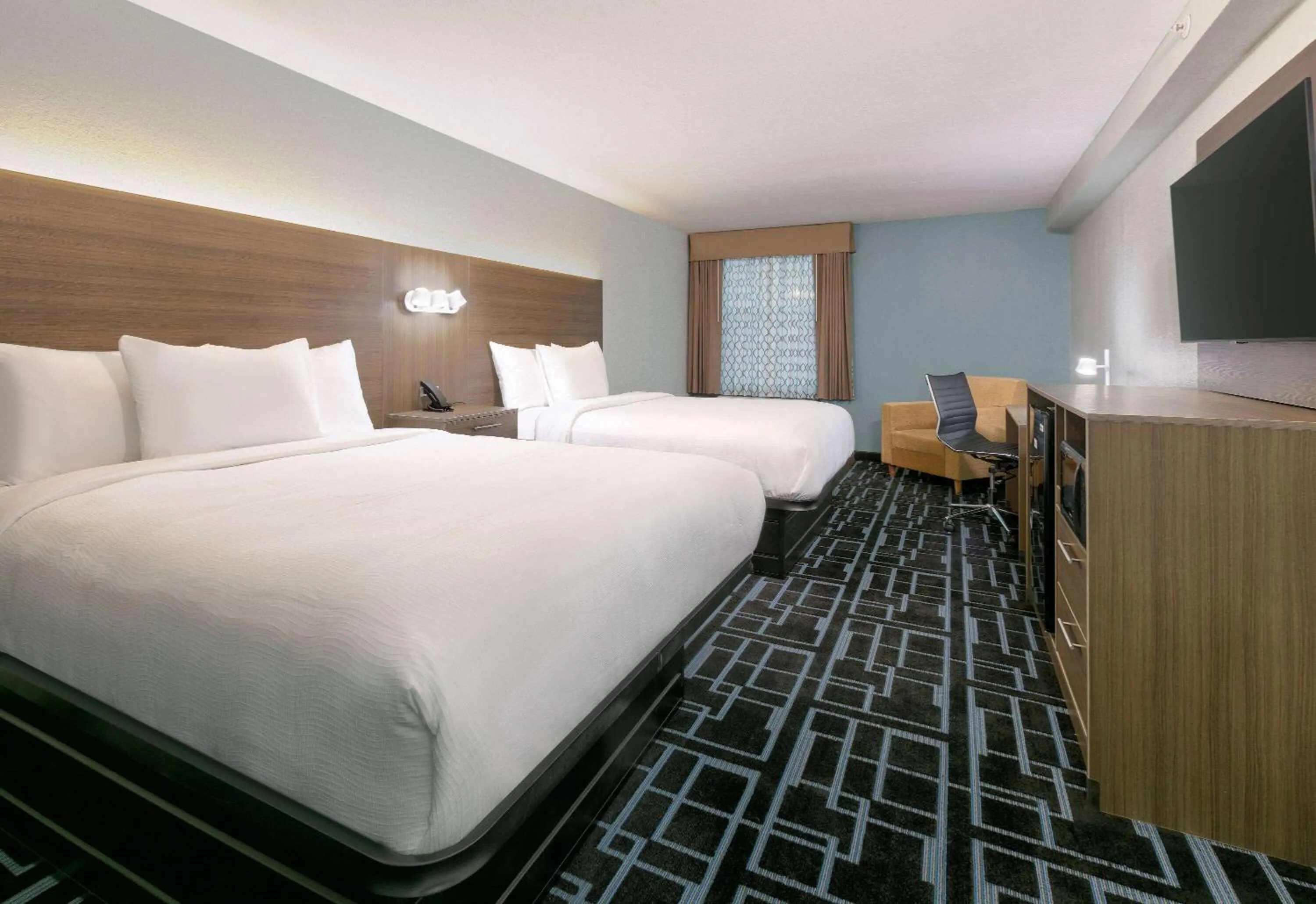 Photo of the whole room, Bed in Baymont by Wyndham Chattanooga Eastridge