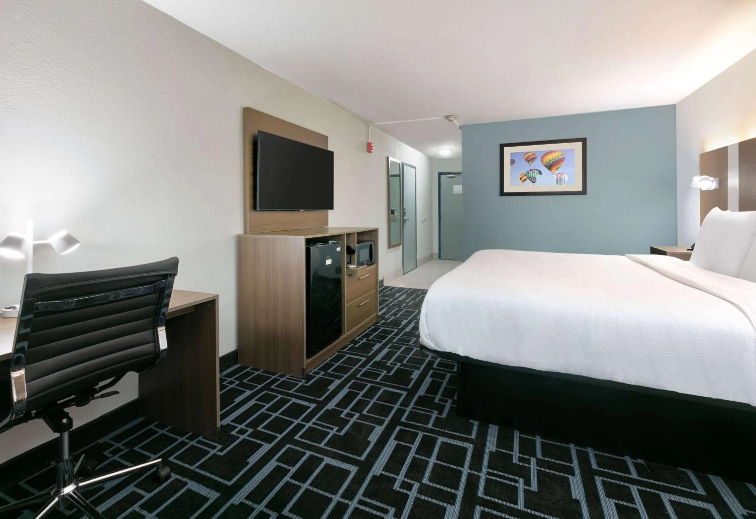 Photo of the whole room, Bed in Baymont by Wyndham Chattanooga Eastridge