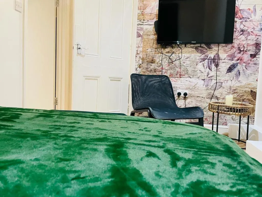 Property building in London Luxury Apartment with Private Jacuzzi Hot tub & Sauna