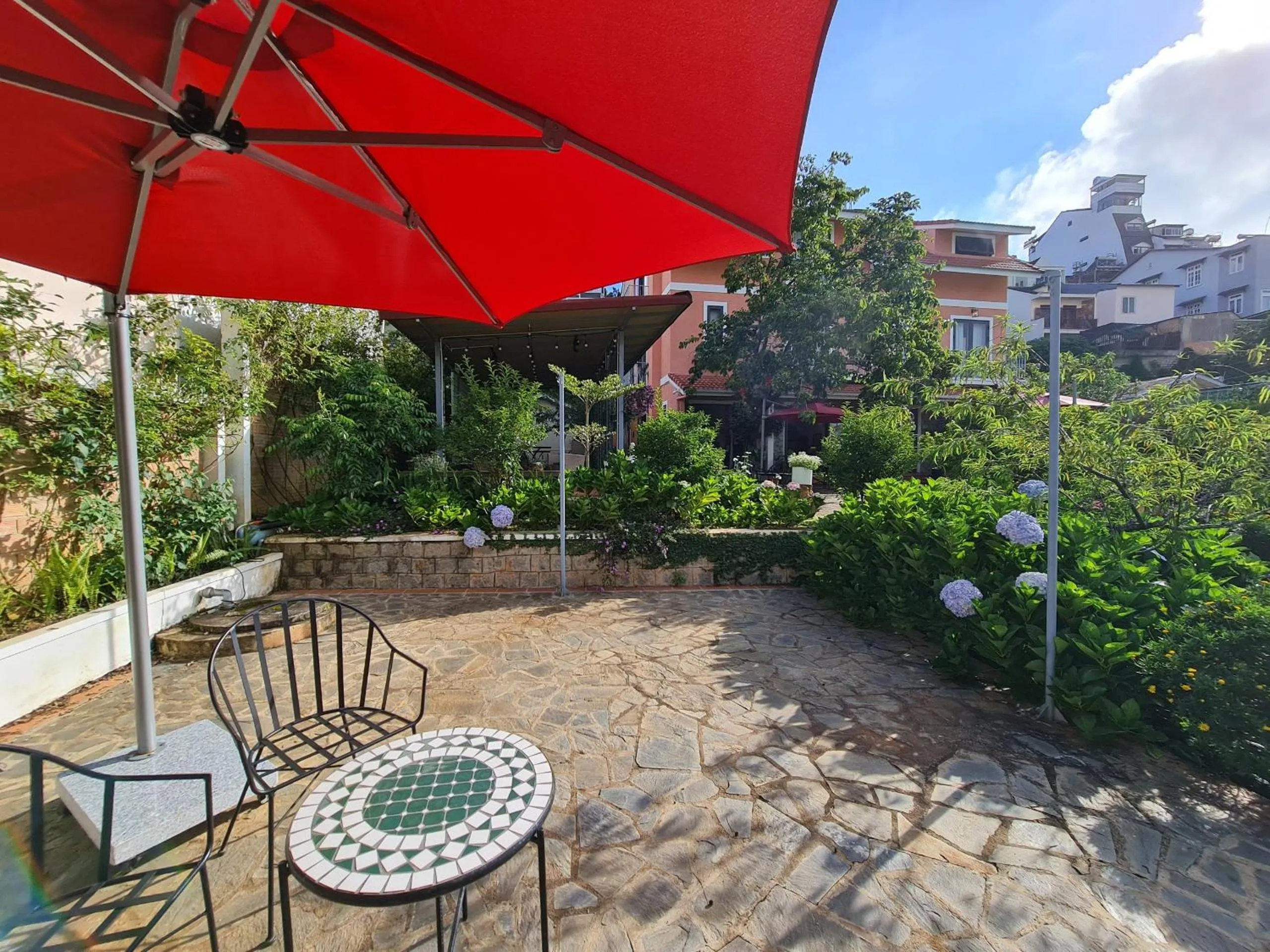 Garden in La Em Boutique Villa