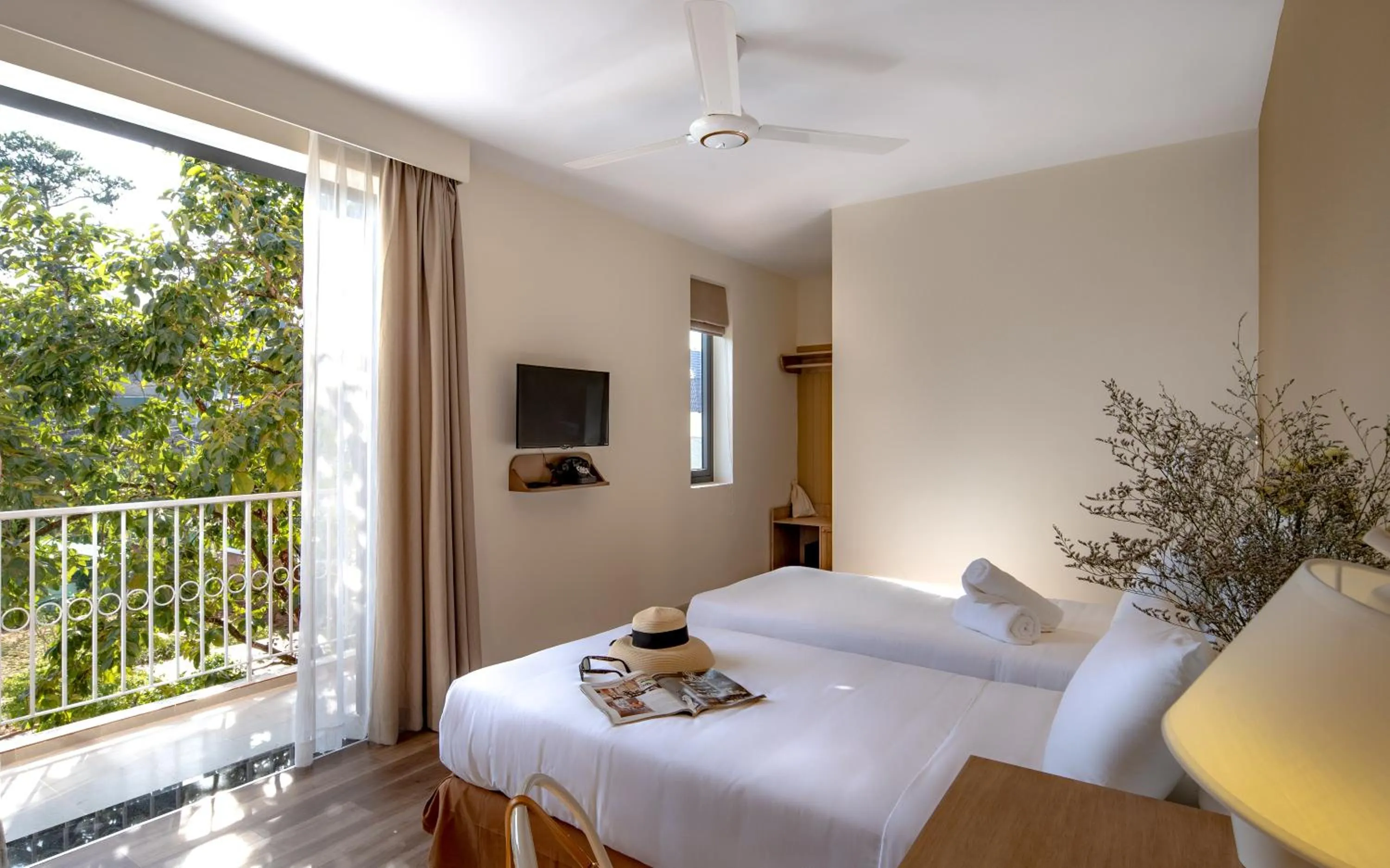 Photo of the whole room, Bed in La Em Boutique Villa