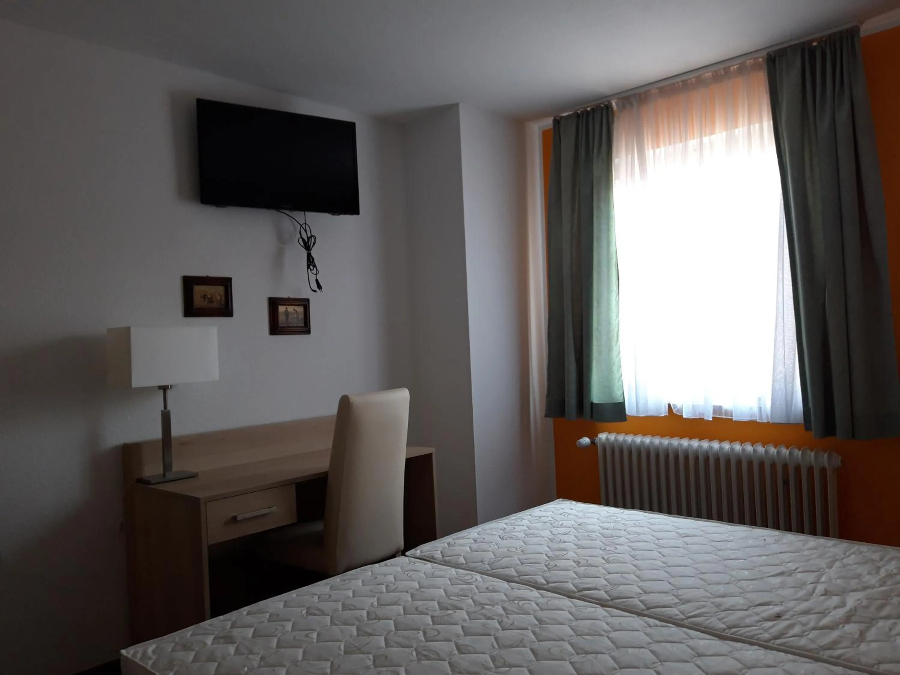 Bed in Cafe Restaurant Rohan