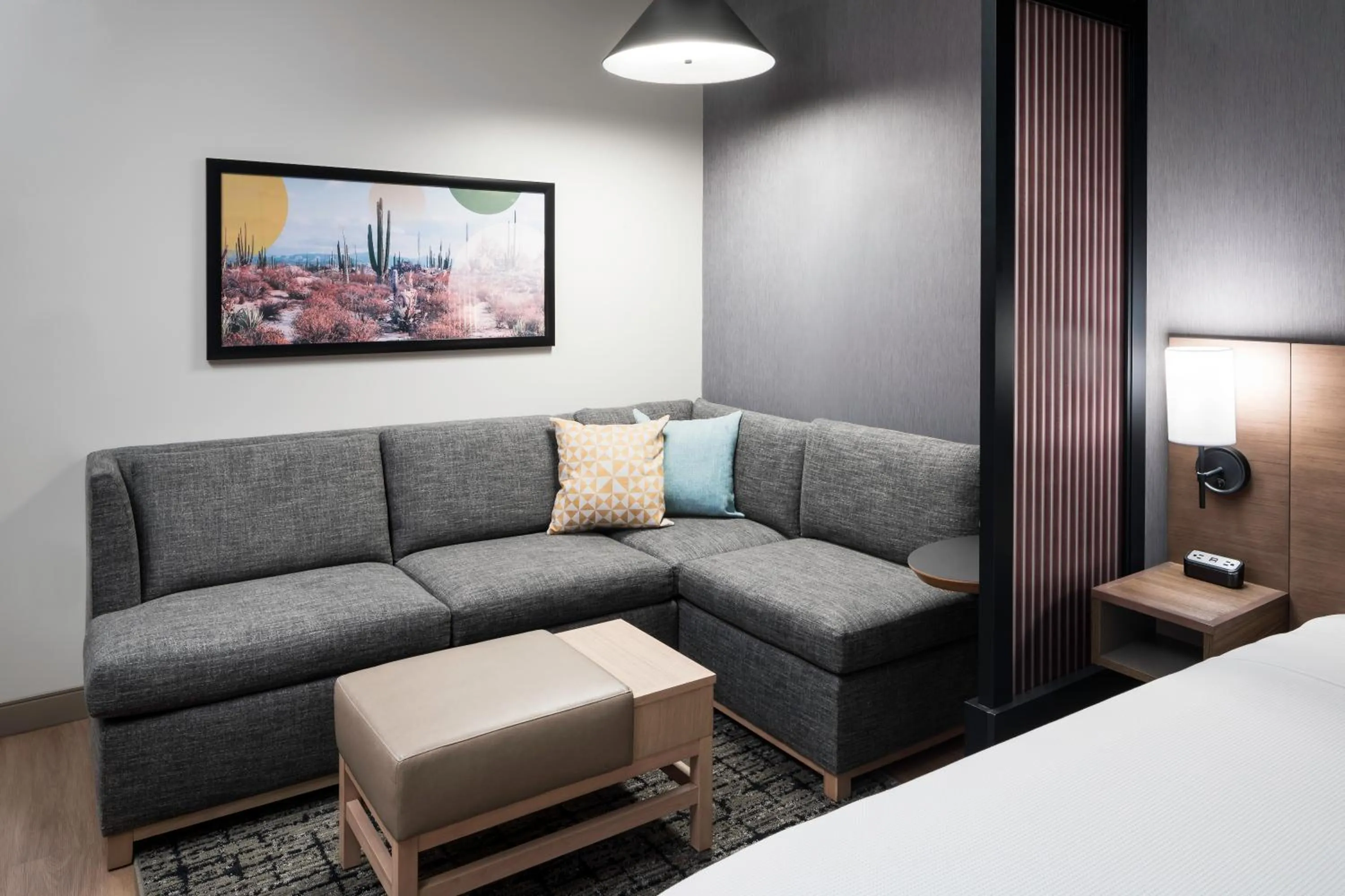 Living room, Bed in Hyatt Place Tempe Phoenix University