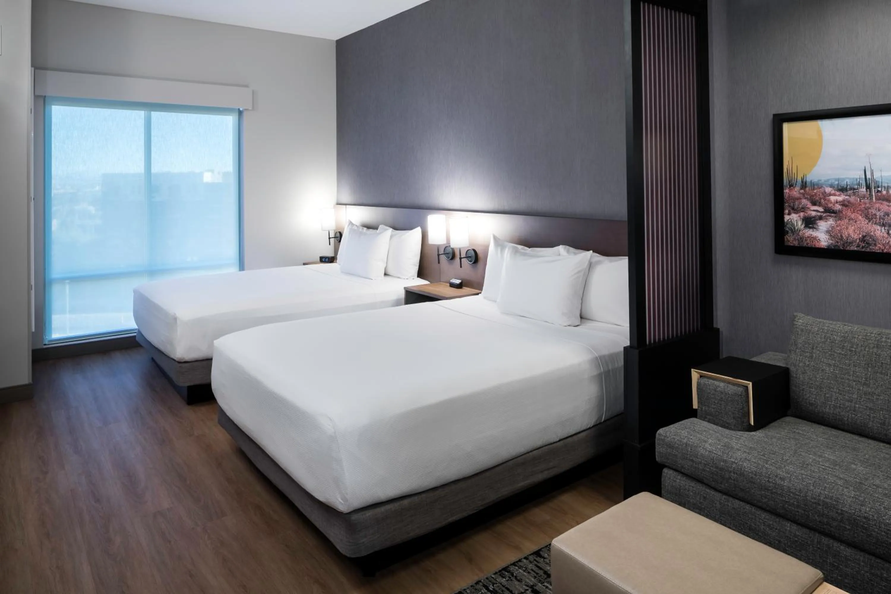 Photo of the whole room, Bed in Hyatt Place Tempe Phoenix University