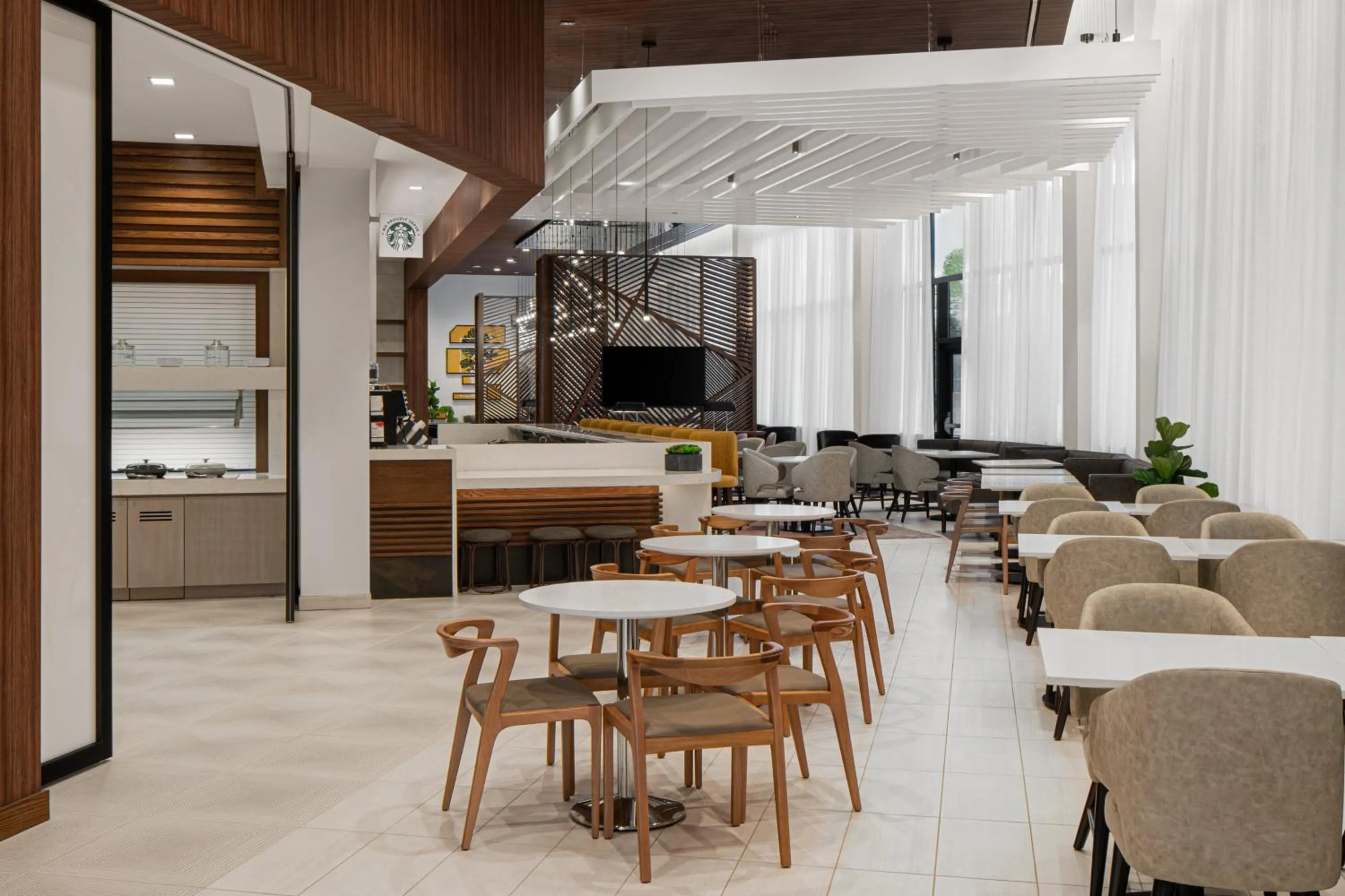 Communal lounge/ TV room in Hyatt Place Atlanta/Perimeter Center