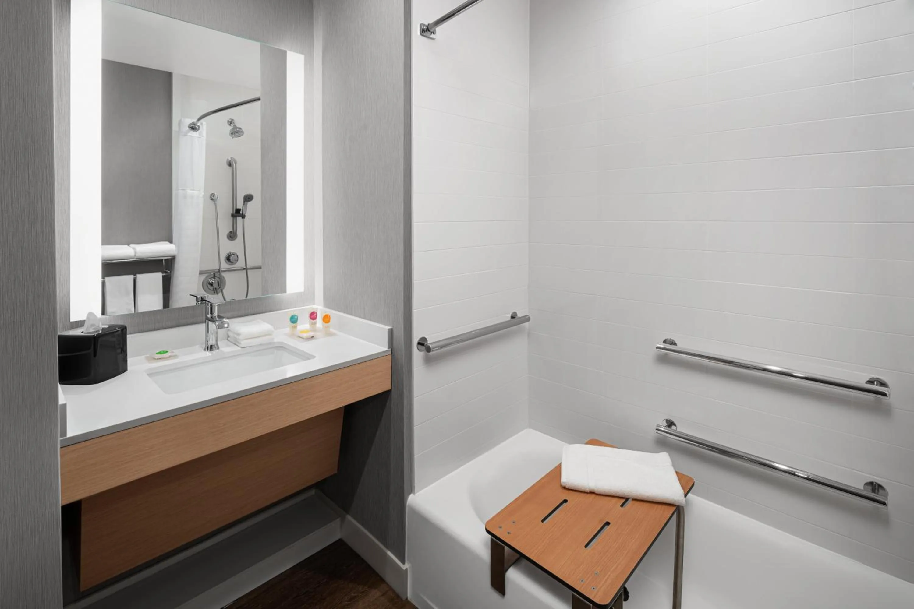 Bathroom in Hyatt Place Atlanta/Perimeter Center