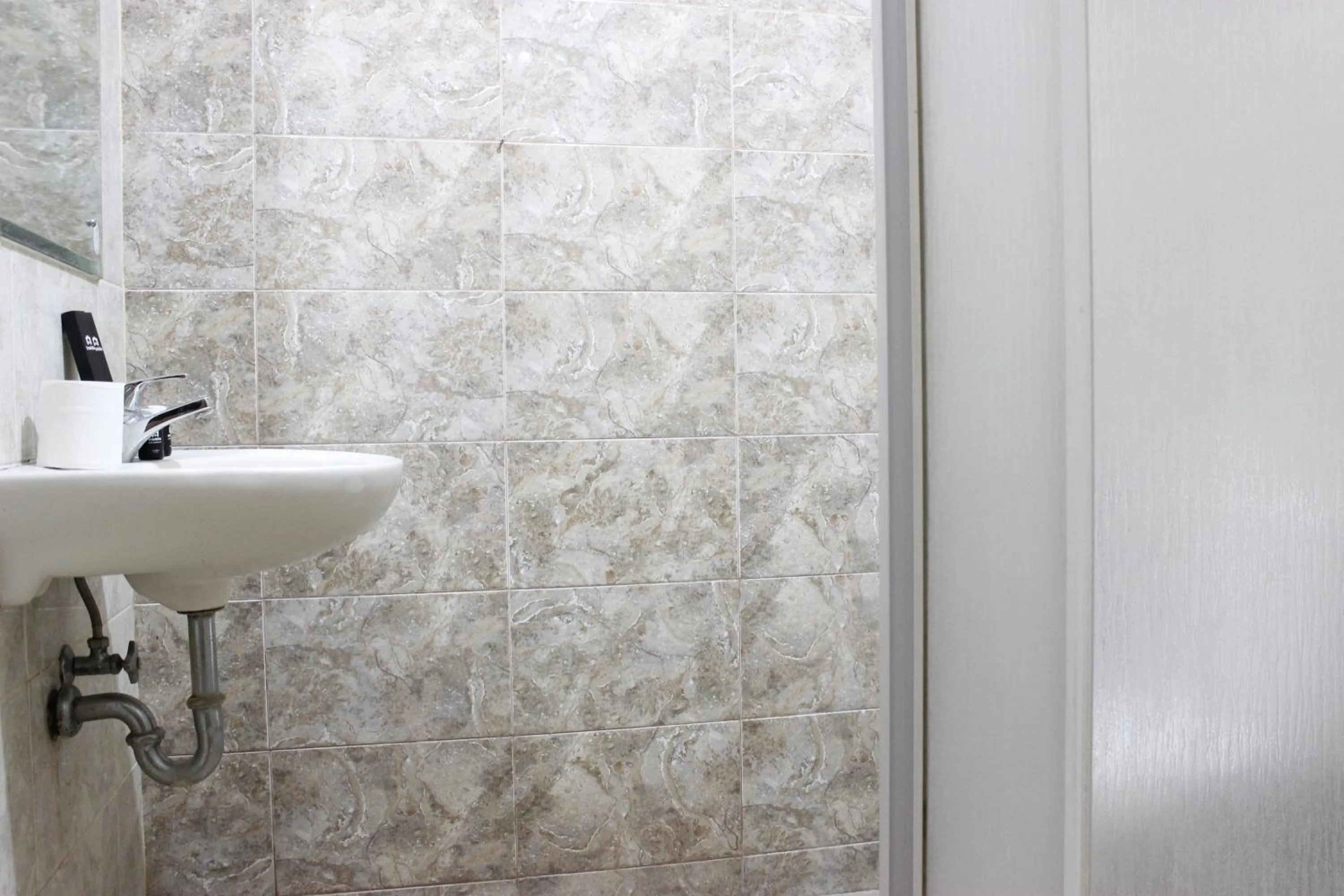 Bathroom in Deluxe & Cozy 4BR Galeri Ciumbuleuit Apartment By Travelio