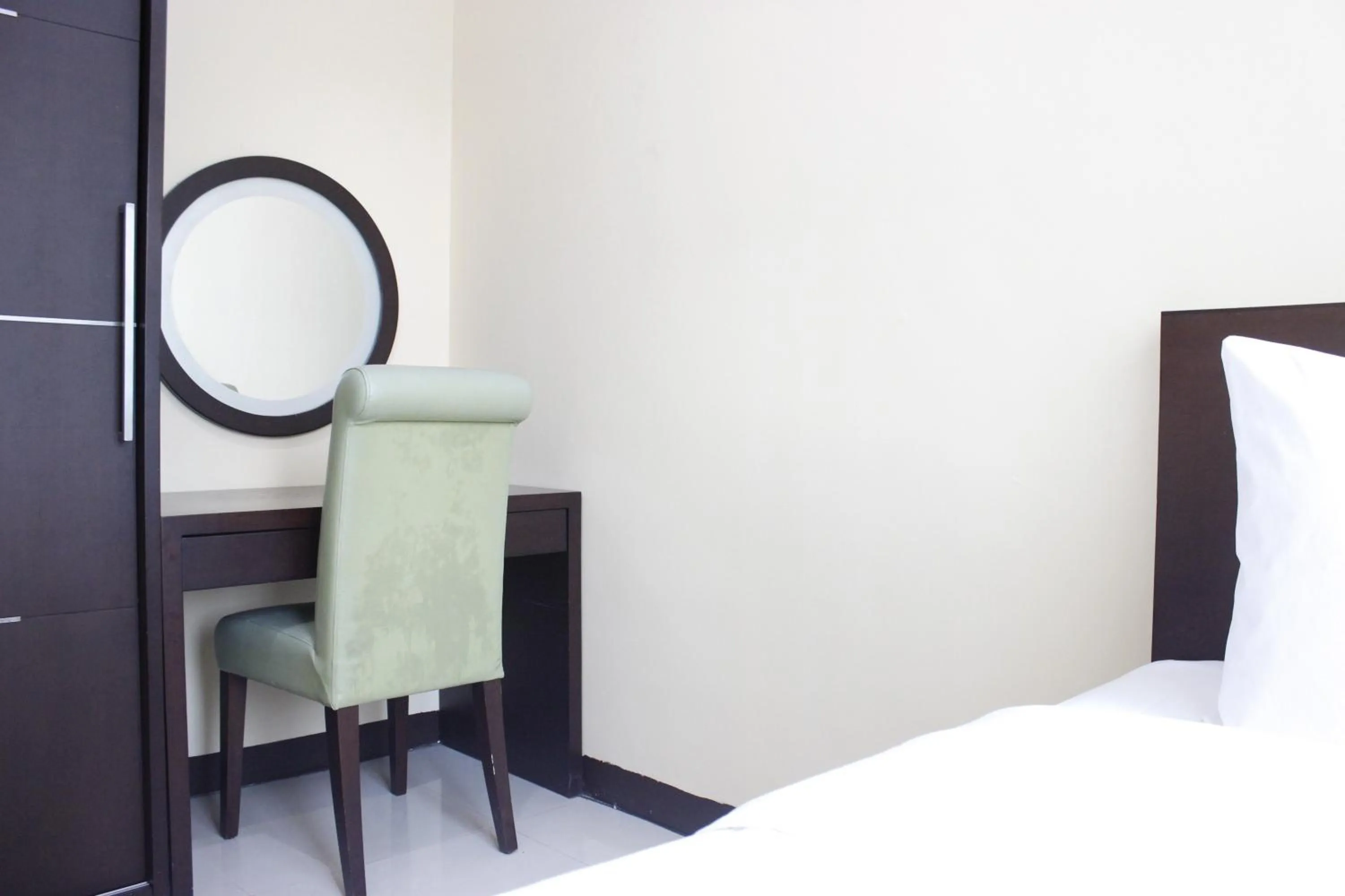Bed in Deluxe & Cozy 4BR Galeri Ciumbuleuit Apartment By Travelio