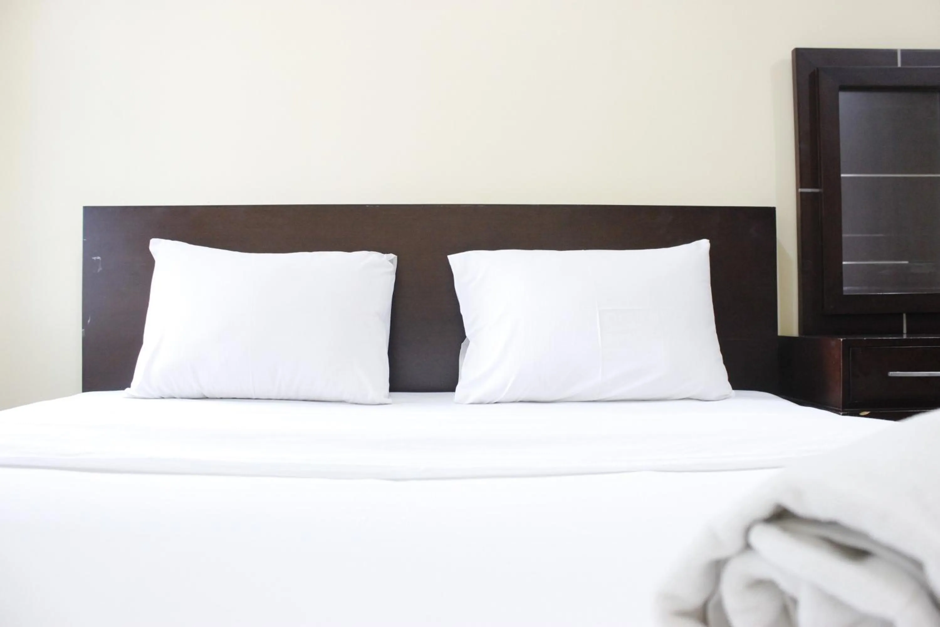 Bed in Deluxe & Cozy 4BR Galeri Ciumbuleuit Apartment By Travelio