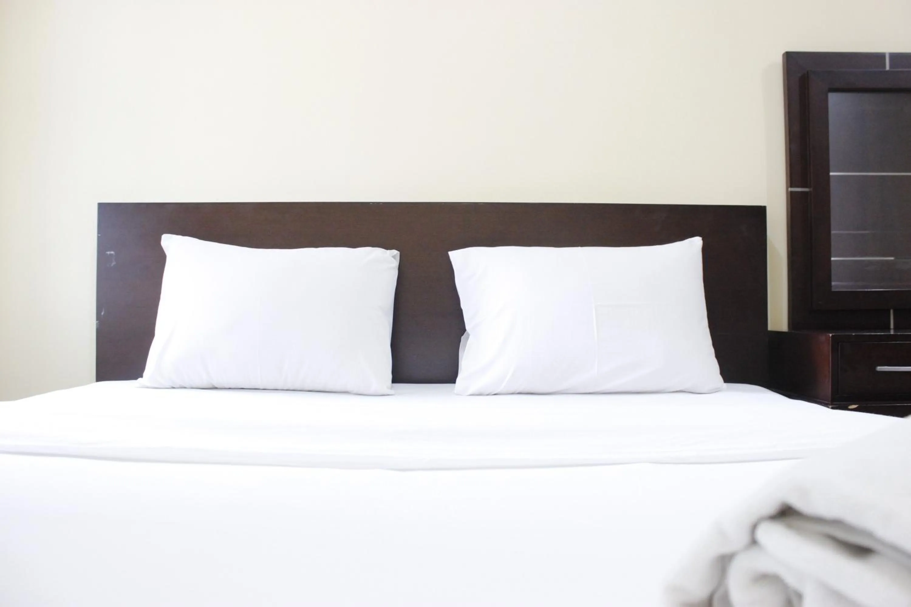 Bed in Deluxe & Cozy 4BR Galeri Ciumbuleuit Apartment By Travelio