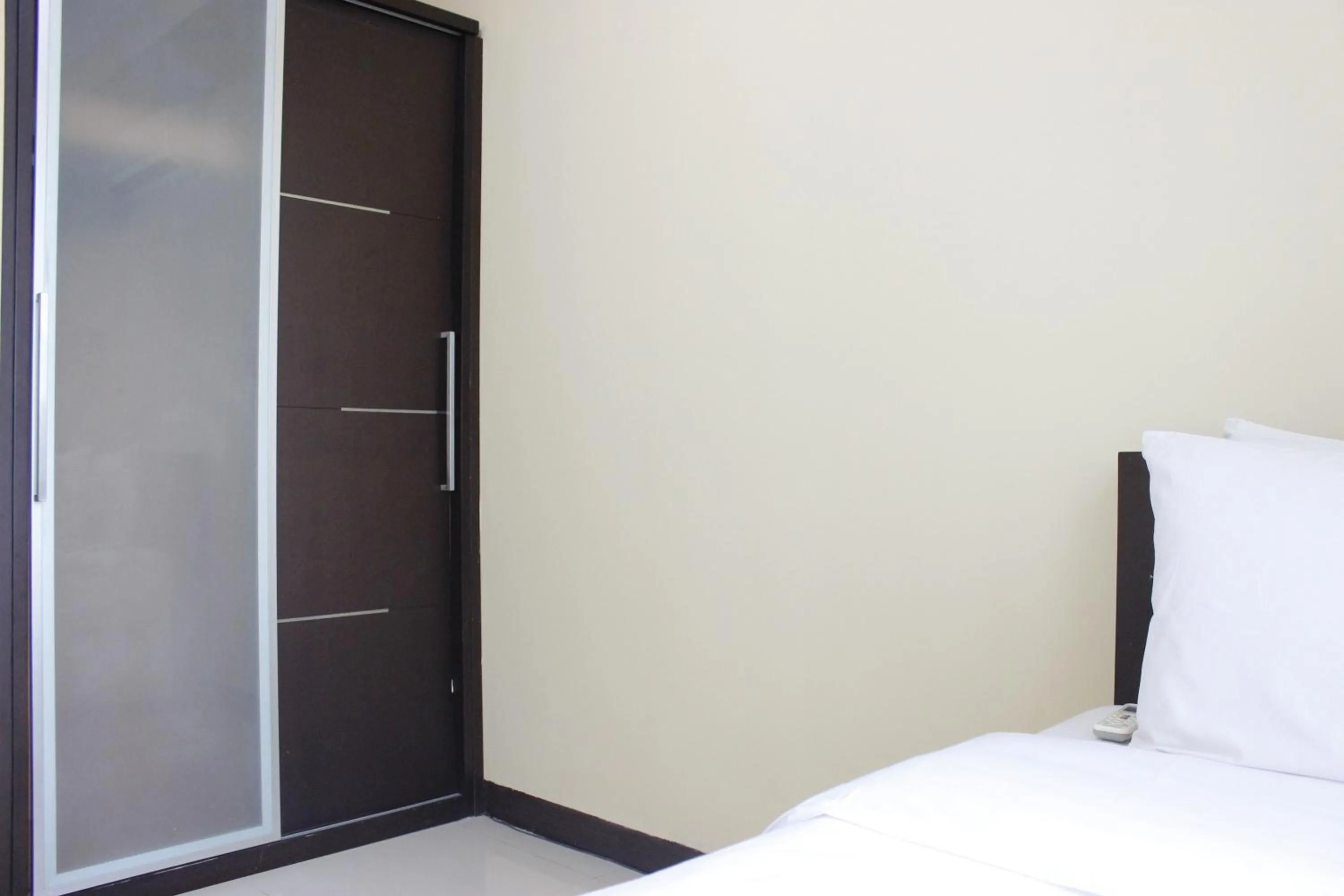 Bed in Deluxe & Cozy 4BR Galeri Ciumbuleuit Apartment By Travelio