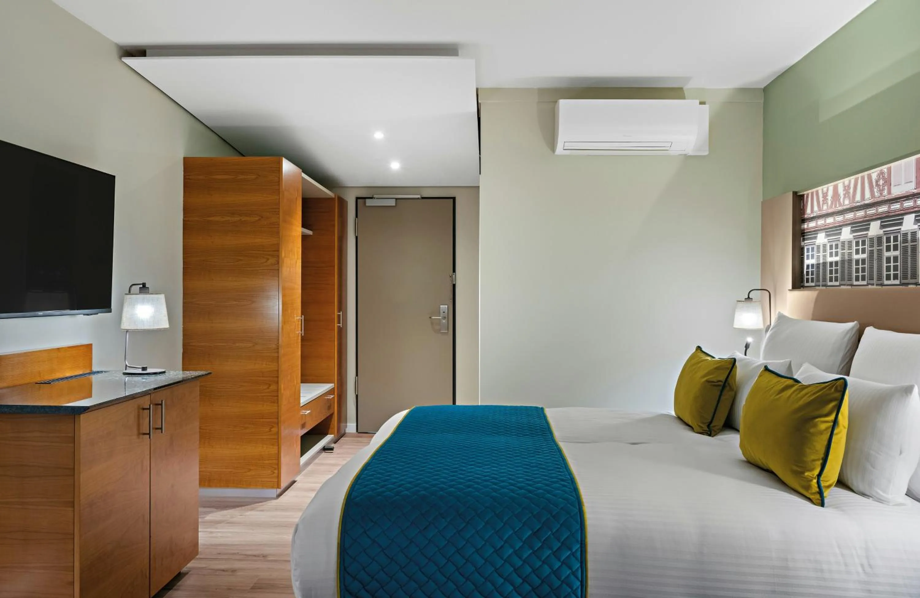 Bedroom, Bed in Leonardo Hotel Esslingen