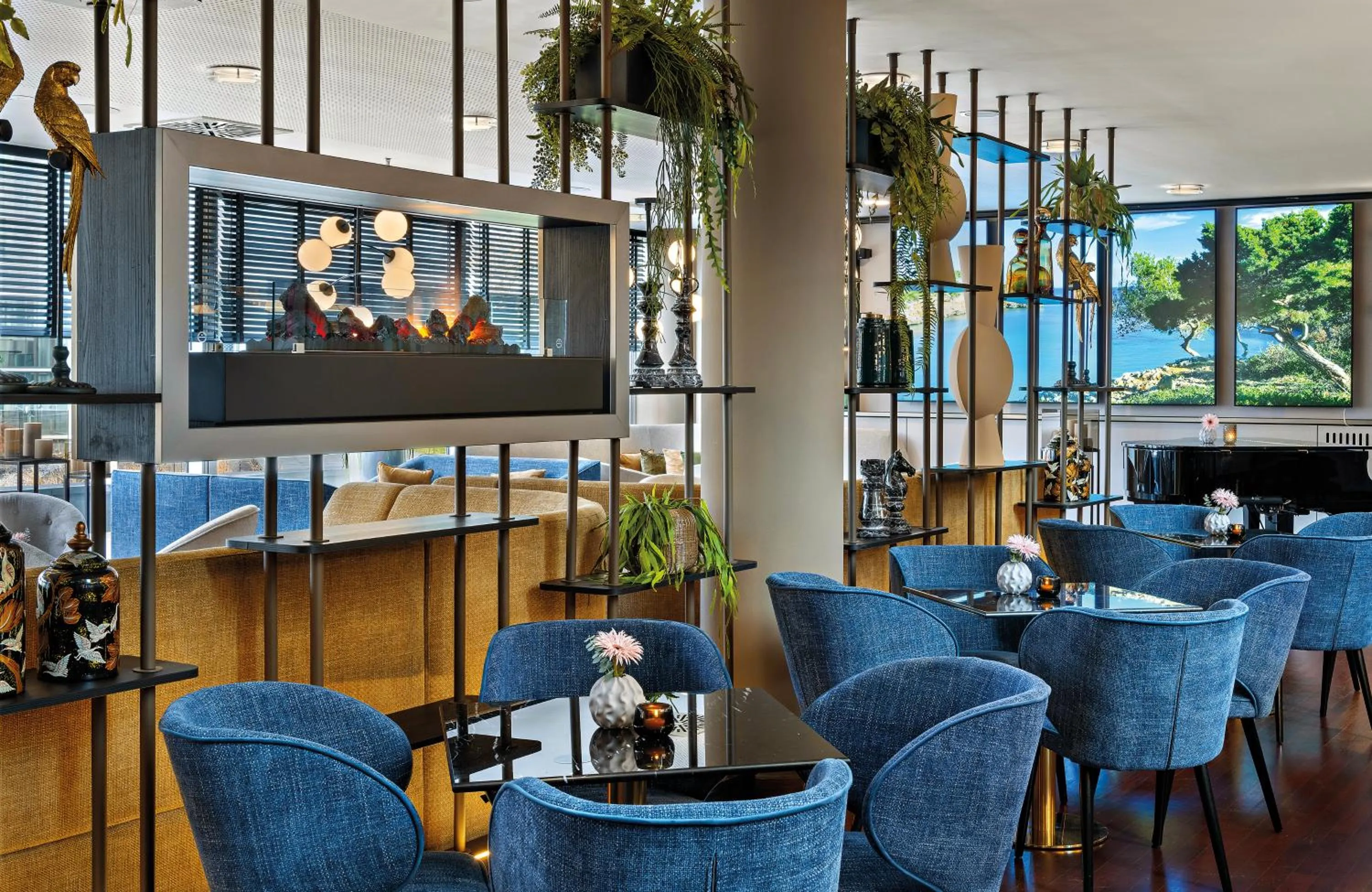 Lounge or bar in Leonardo Hotel Esslingen