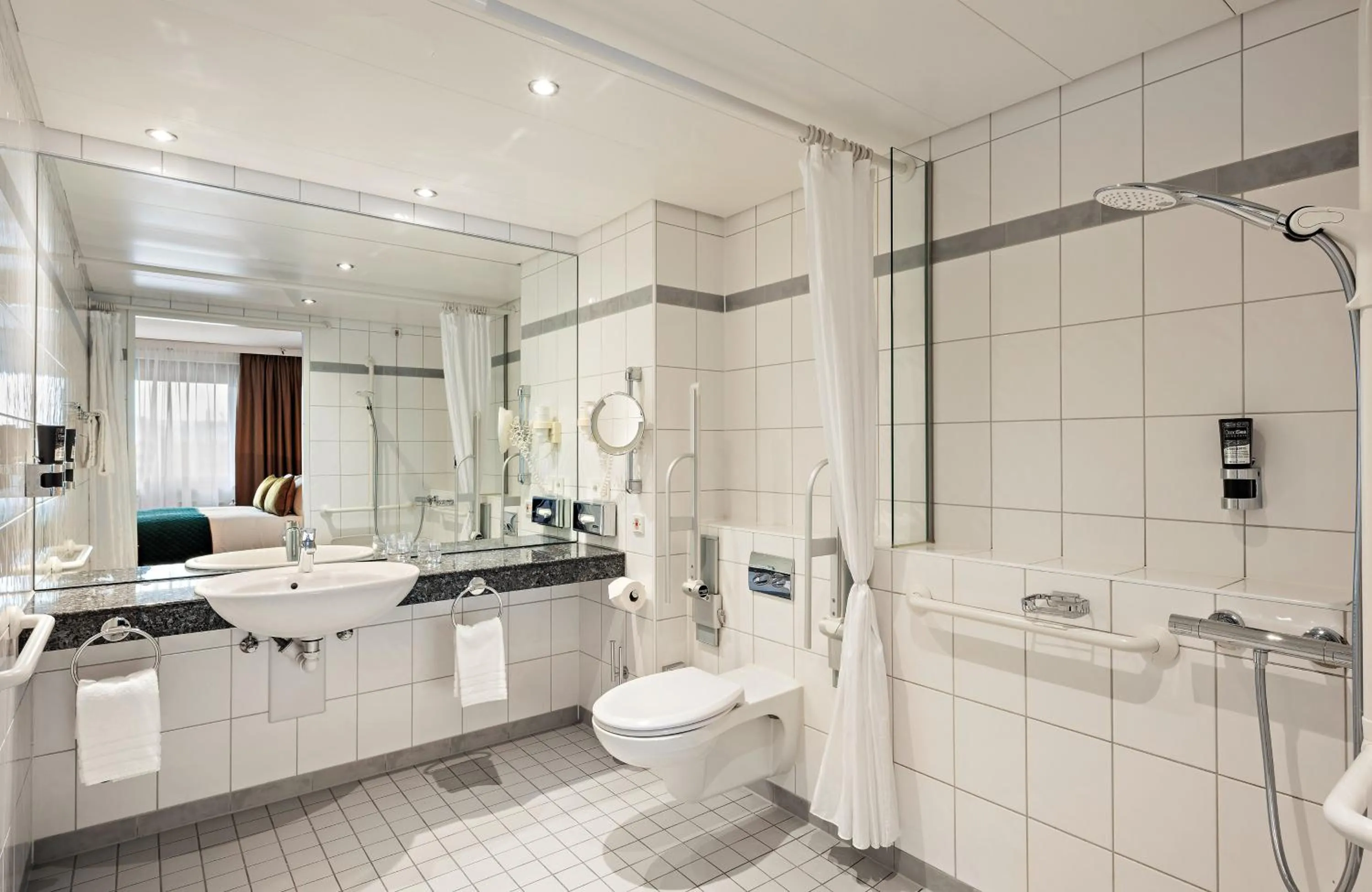 Bathroom in Leonardo Hotel Esslingen