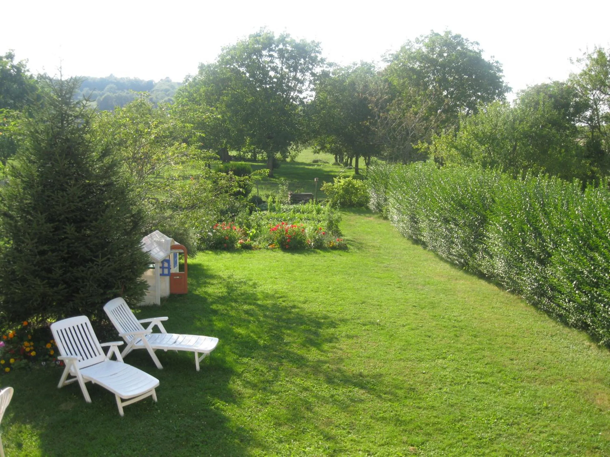 Garden view in Murmure des buis