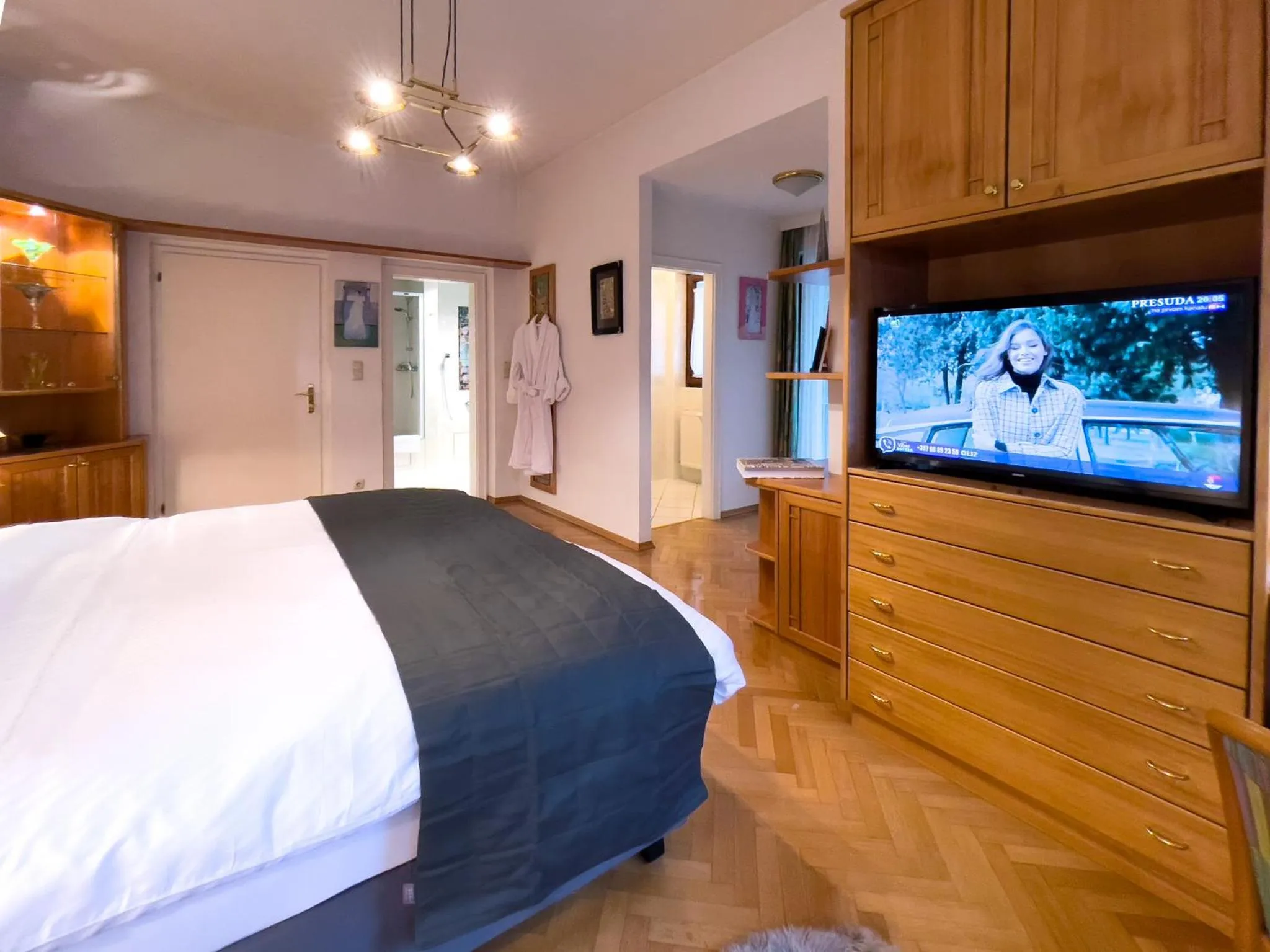 TV and multimedia, Bed in Landhaus zu Kürenberg