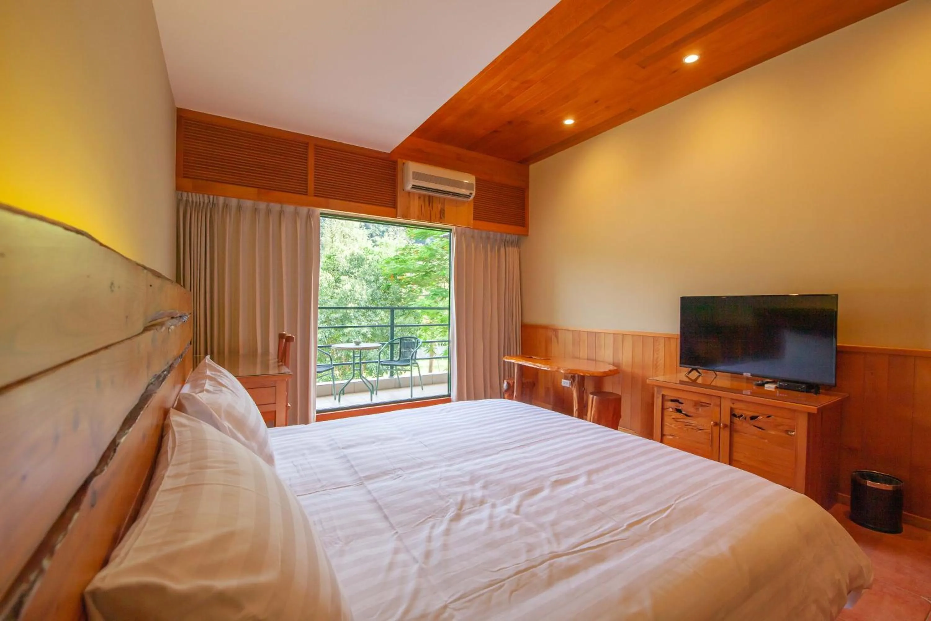 Bedroom, Bed in Hinoki House